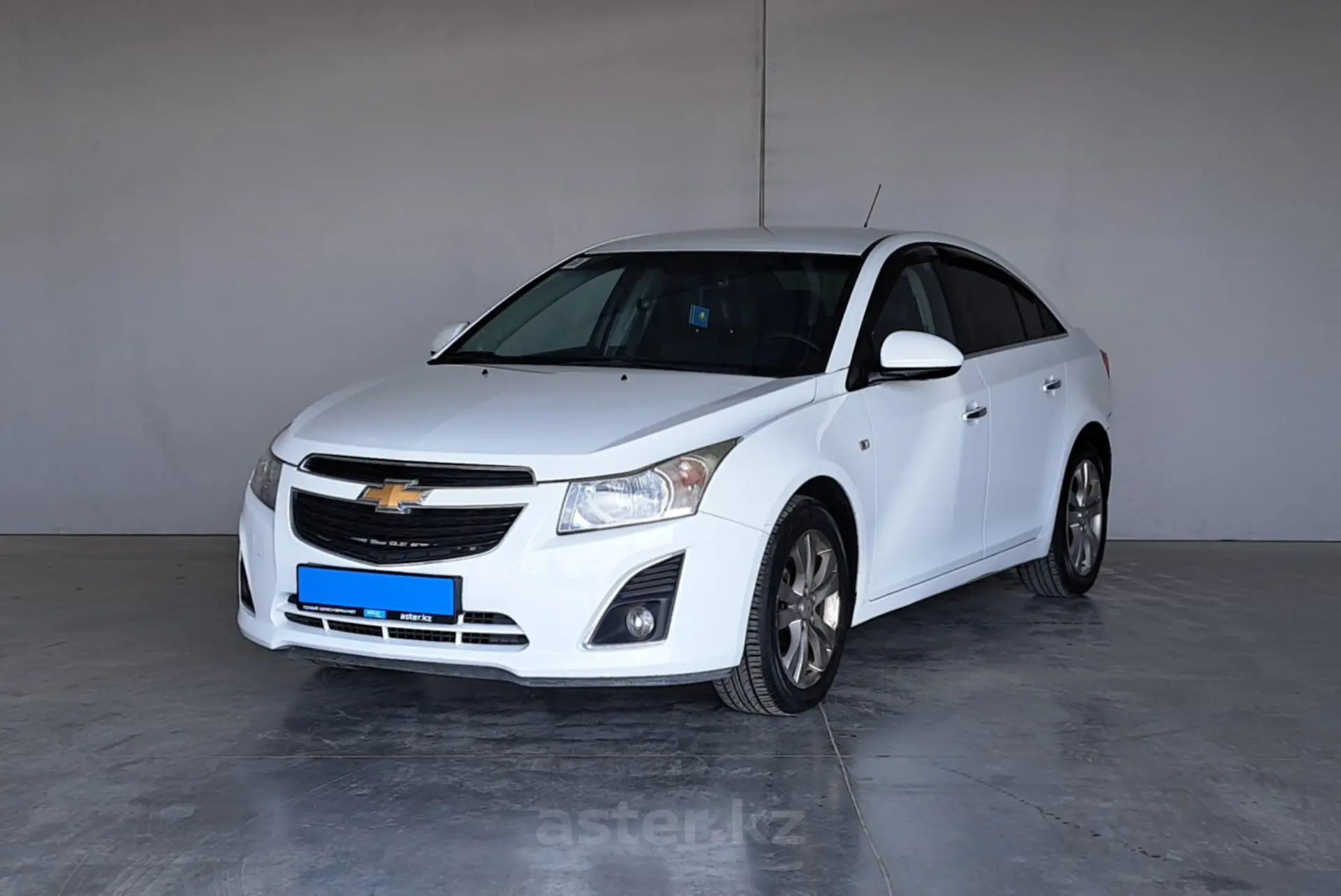 Chevrolet Cruze 2013 с боку