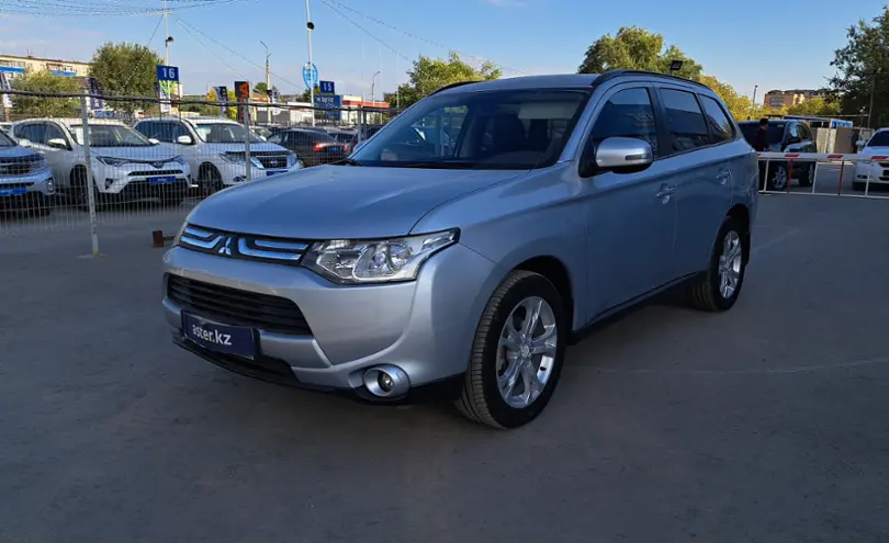 Mitsubishi Outlander 2013 года за 8 989 000 тг. в Актобе
