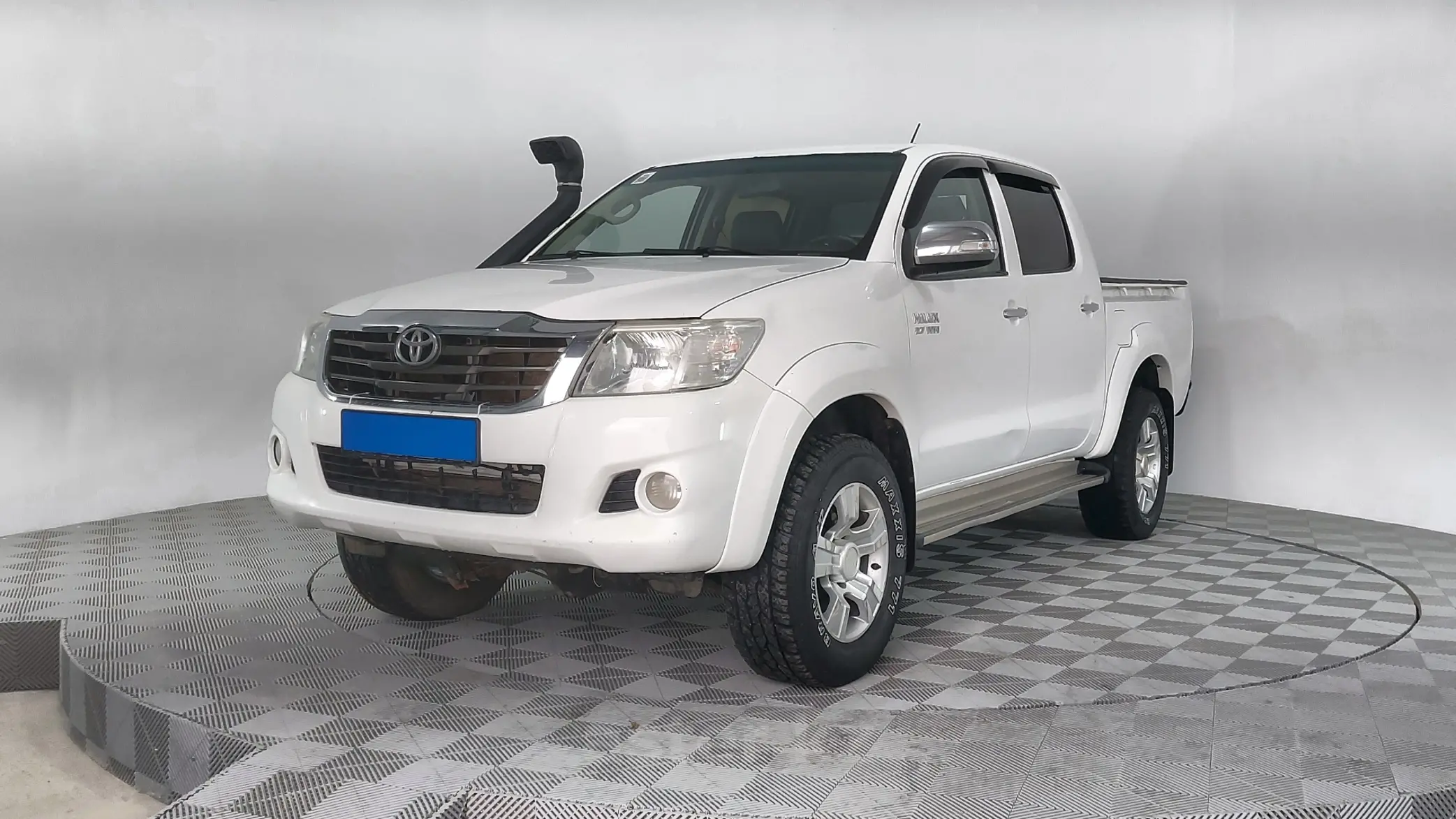 Hilux бензин. Toyota Hilux 2013. Тойота Хайлюкс 2013. Тойота Хайлюкс 2013 года.