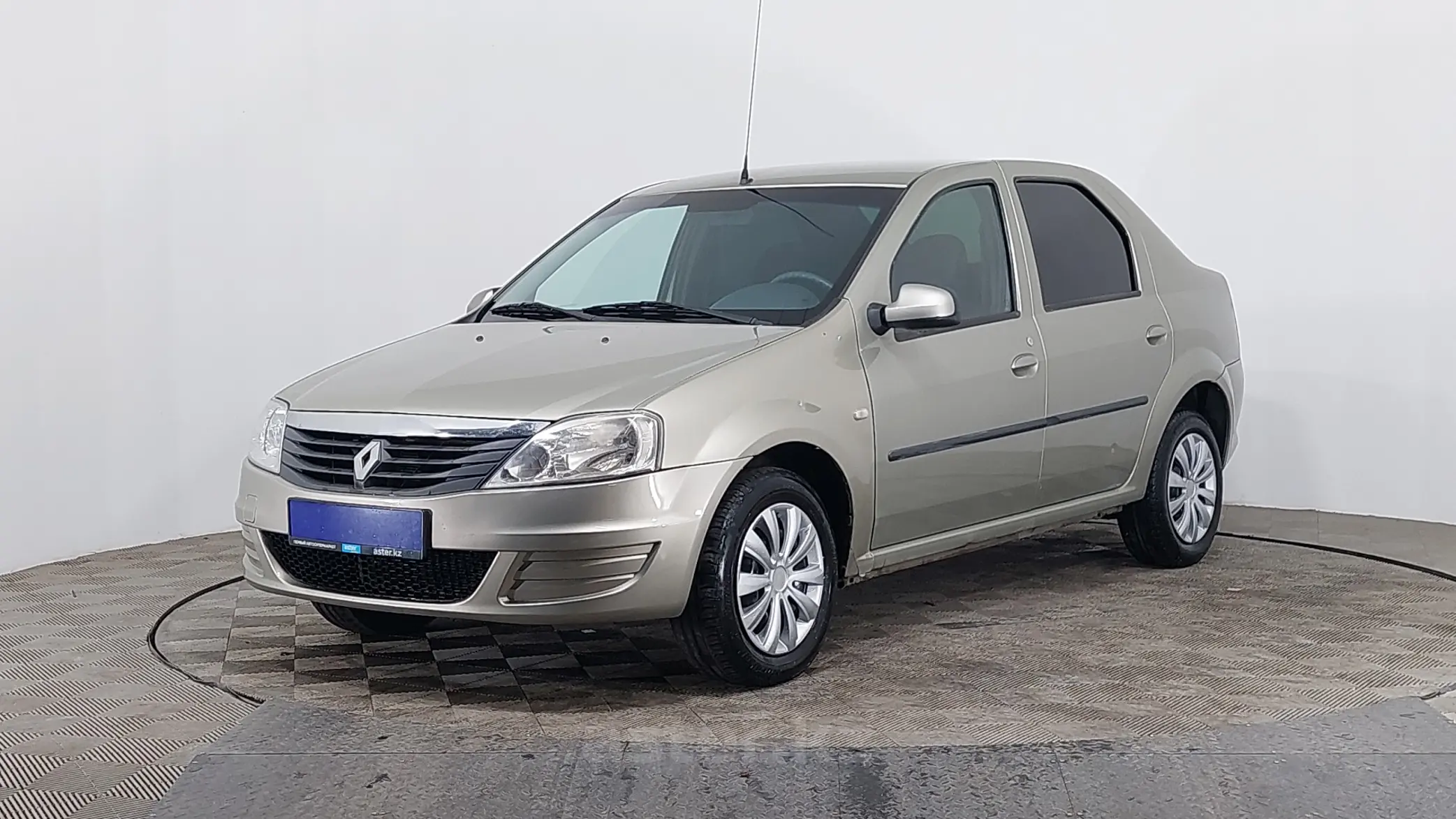 Renault Logan 2013