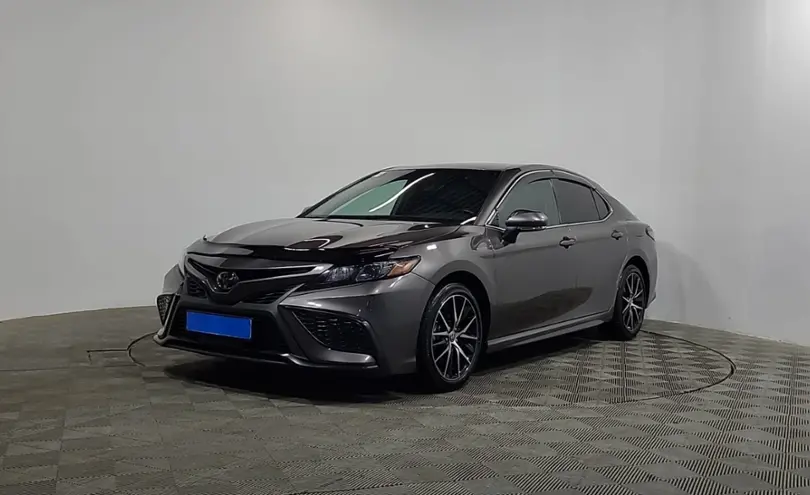 Toyota Camry 2022 года за 12 590 000 тг. в Алматы