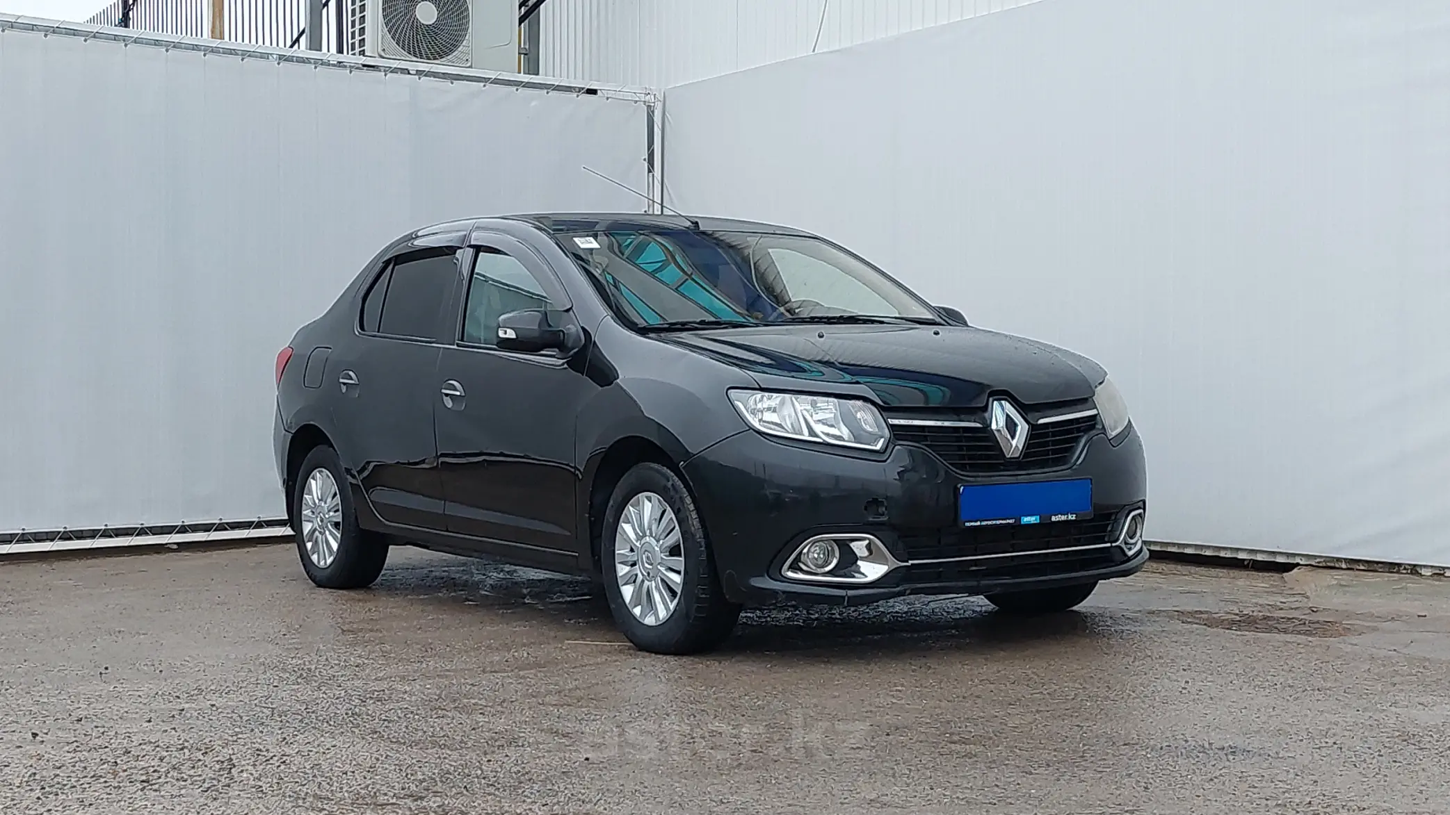 Купить Renault Logan 2015 года в Уральске, цена 3389000 тенге. Продажа  Renault Logan в Уральске - Aster.kz. №271763