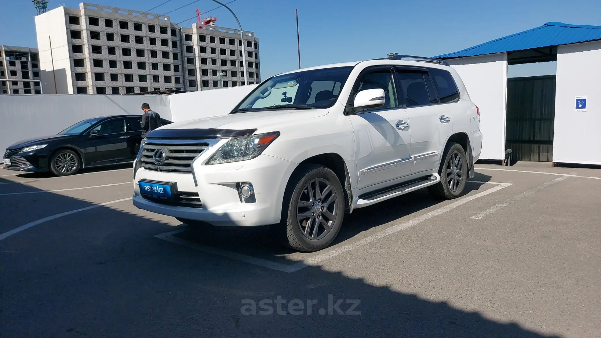 Lexus LX 2013