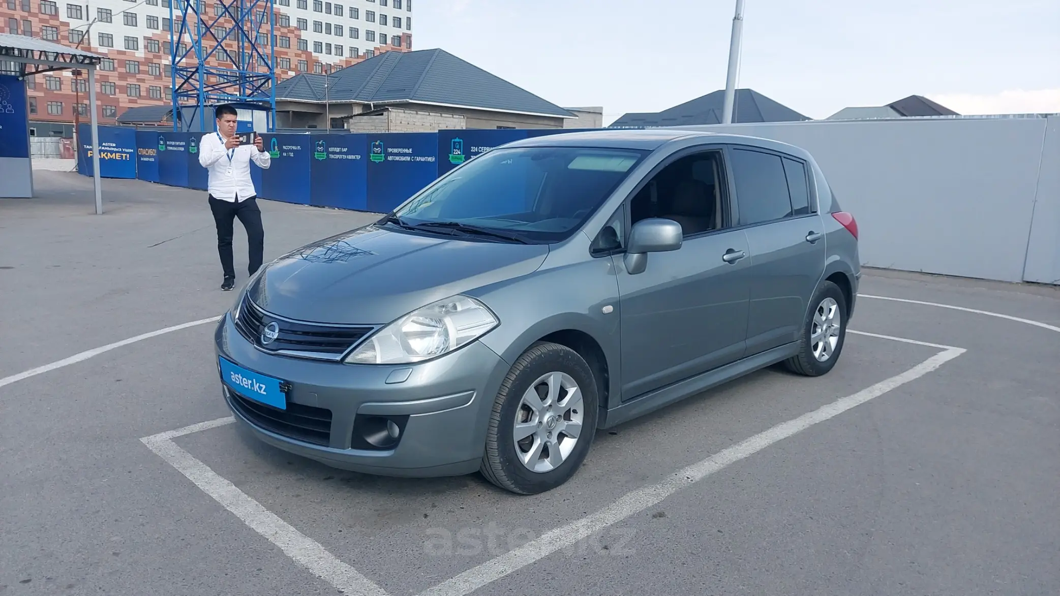 Nissan Tiida 2012