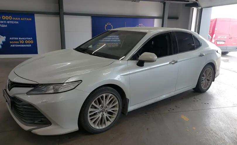 Toyota Camry 2018 года за 14 500 000 тг. в Астана