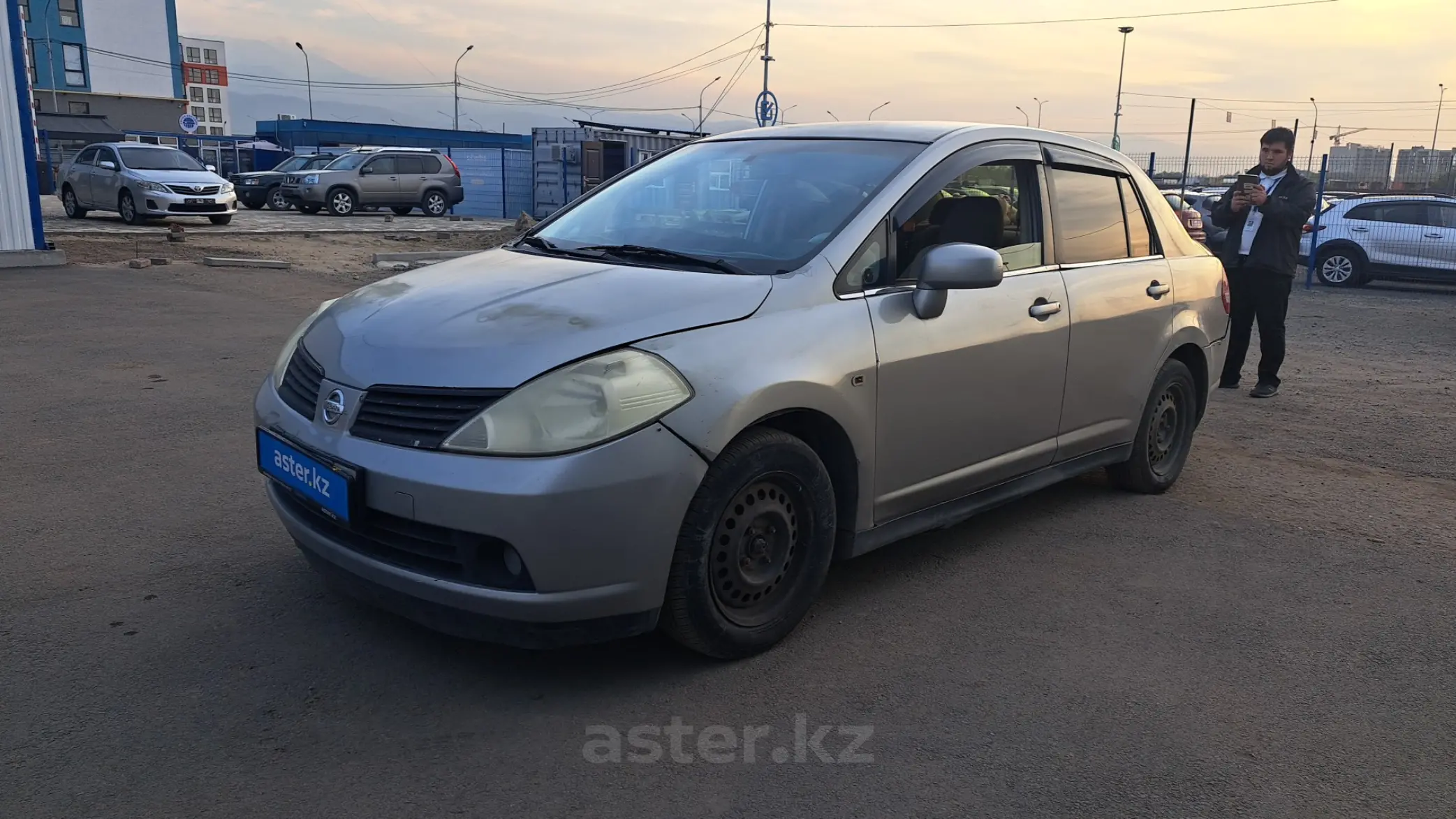 Nissan Tiida 2006