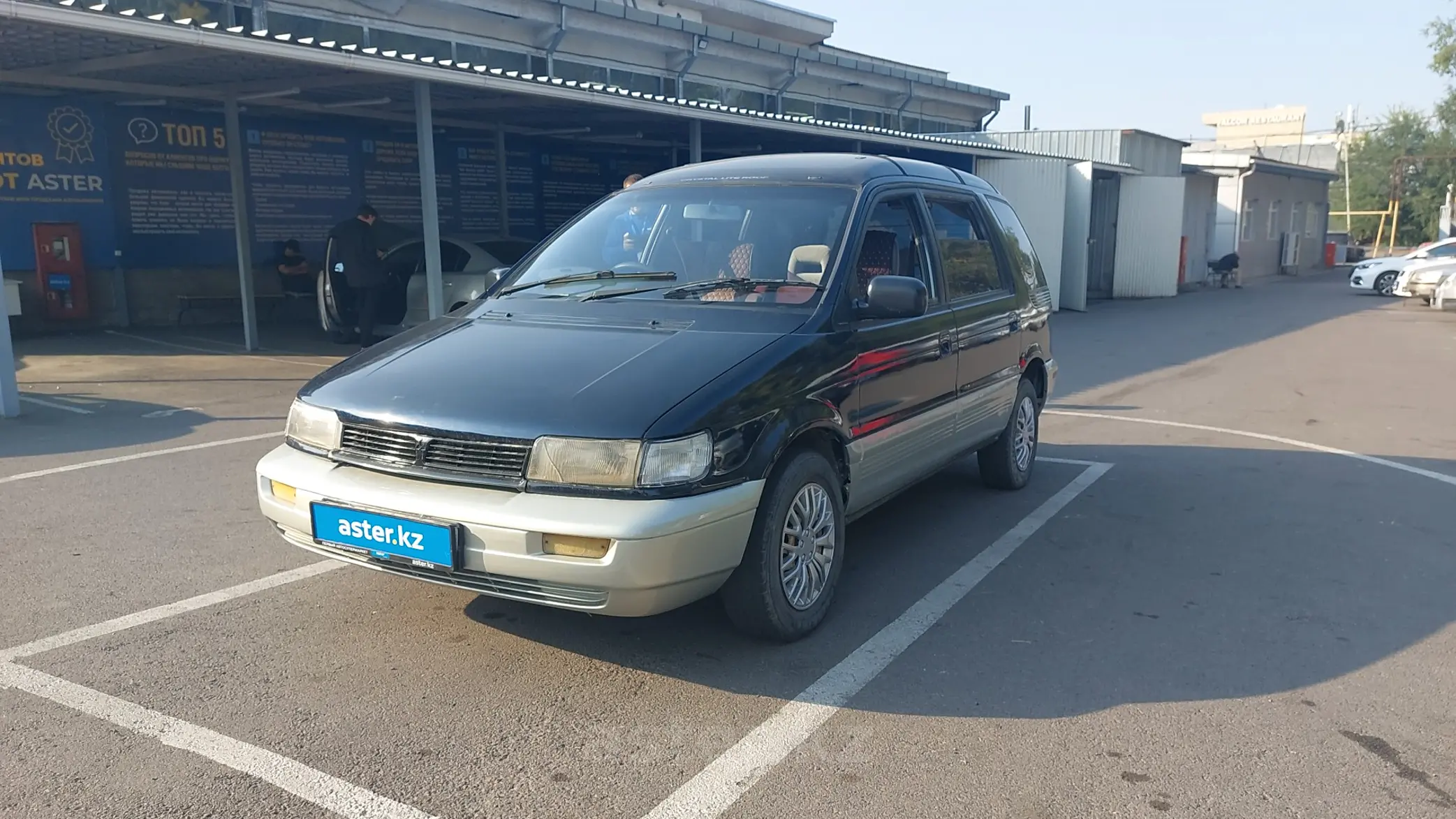 Mitsubishi Chariot 1994