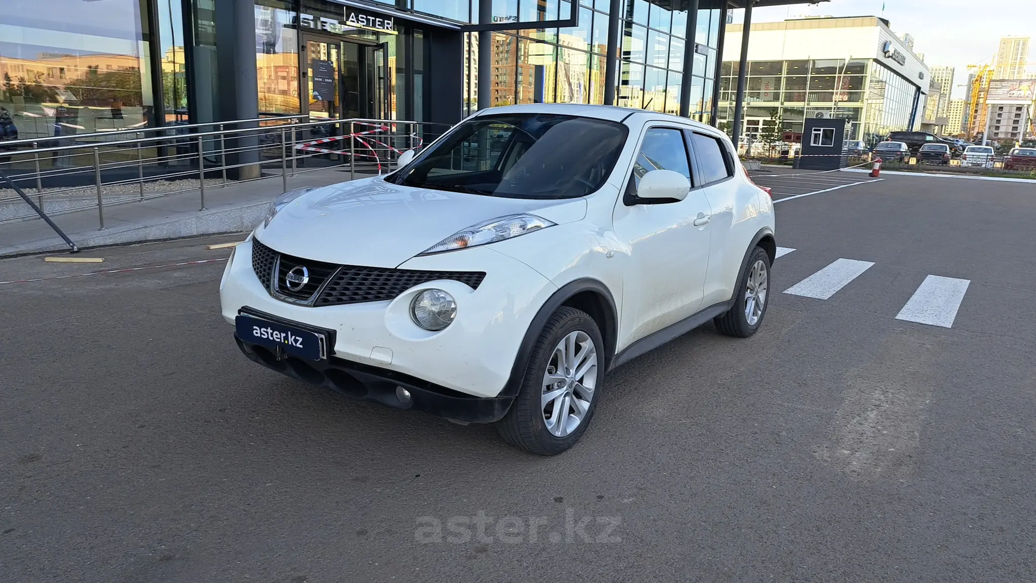 Nissan Juke белый перламутр