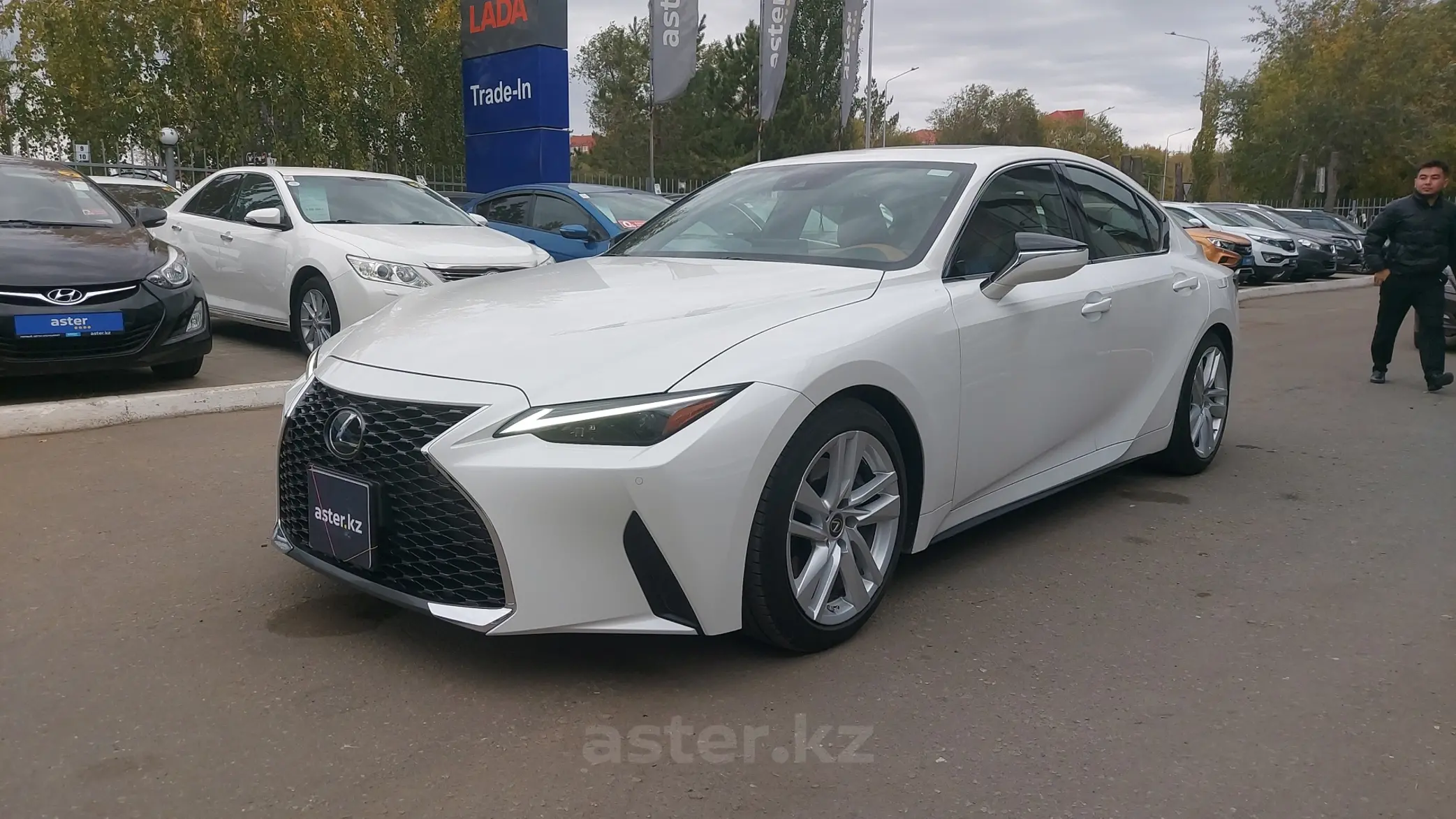 Lexus IS 2021