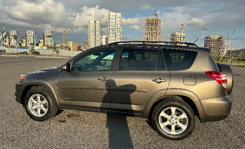 Toyota RAV4 2012 года за 11 300 000 тг. в Астана
