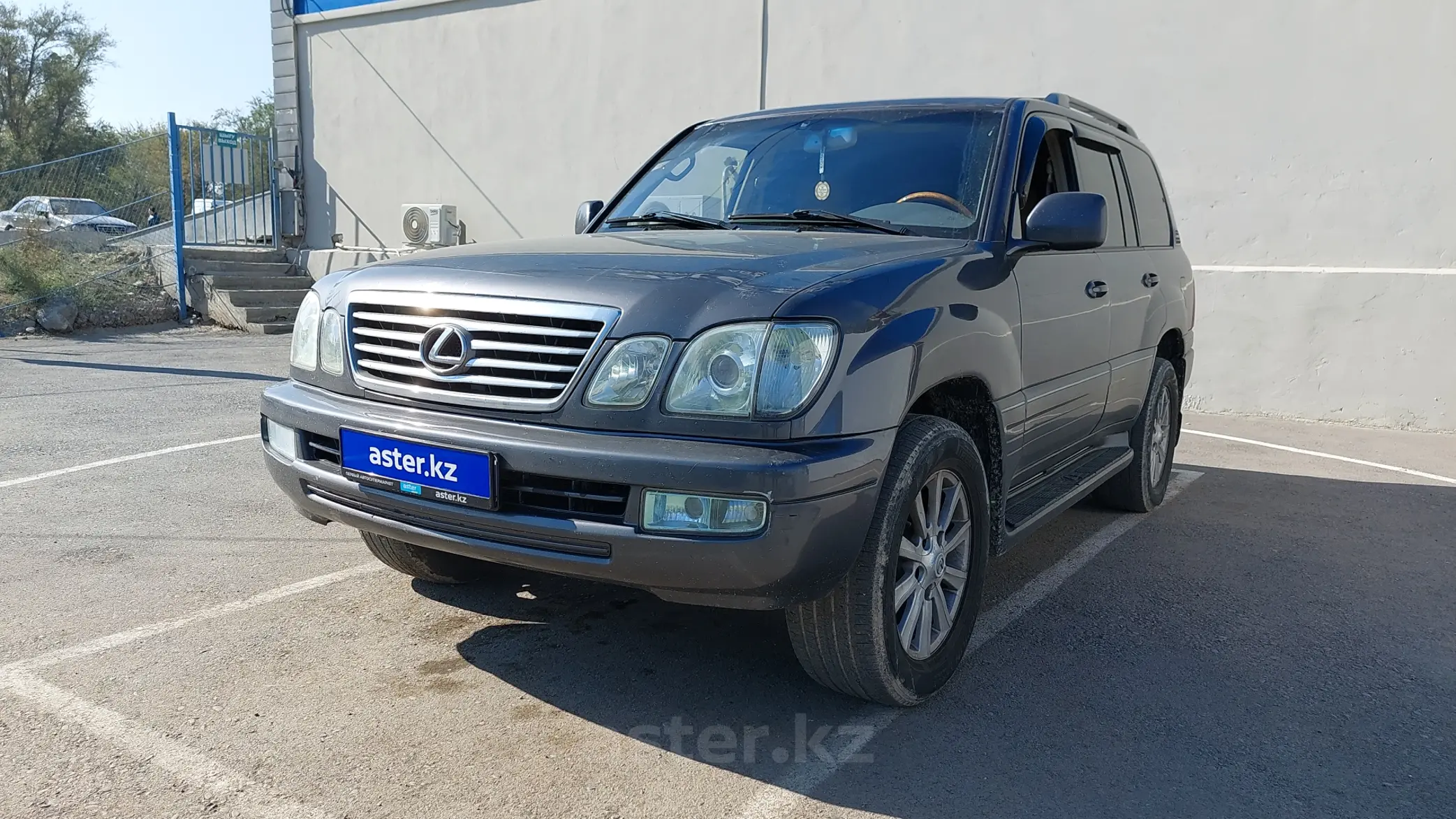 Lexus LX 2003