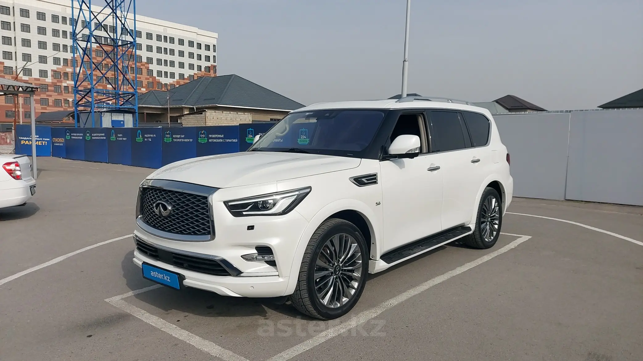 Infiniti QX80 2019