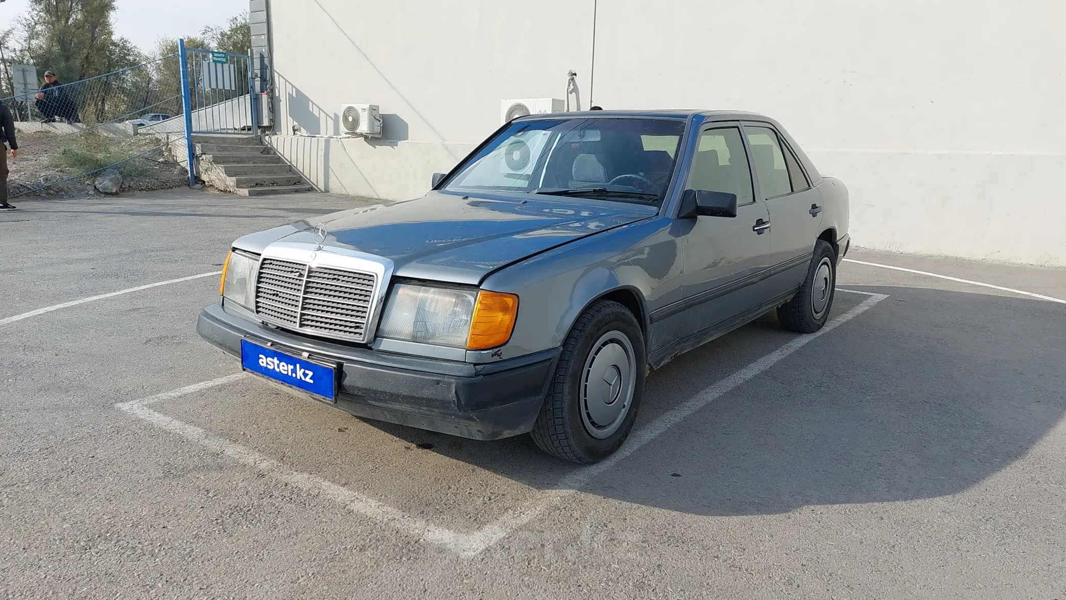 Mercedes-Benz W124 1987