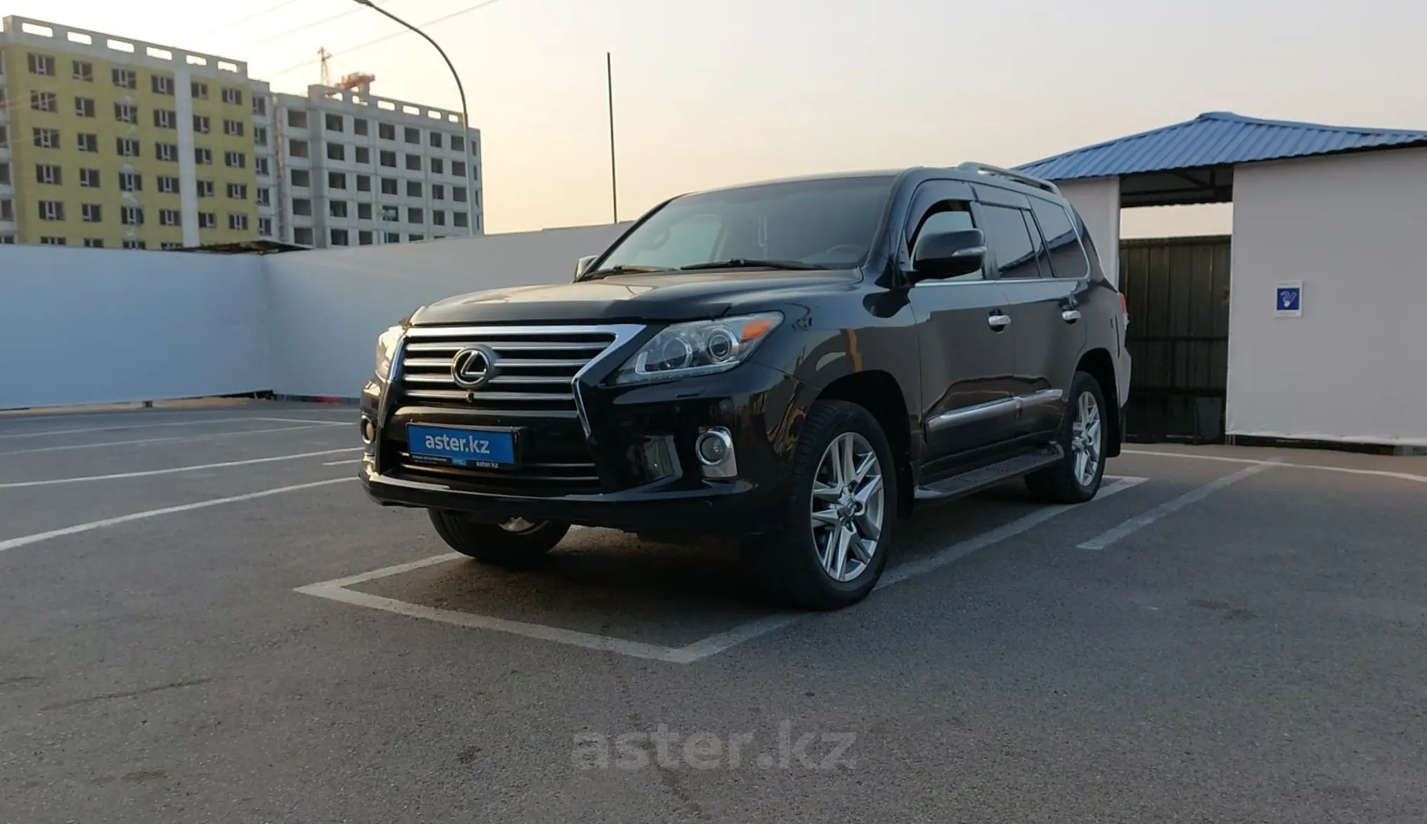 Lexus LX 2013