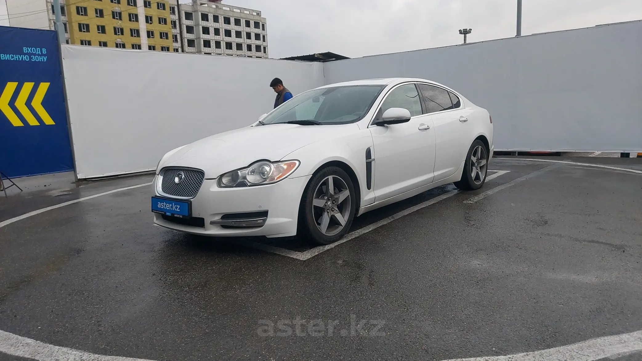 Jaguar XF 2010 дрифт