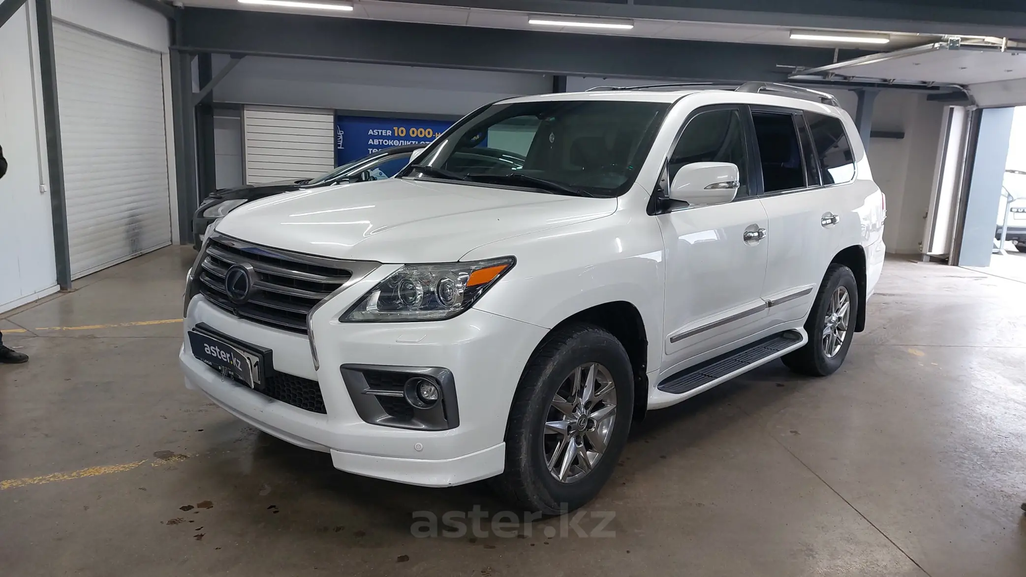 Lexus LX 2013