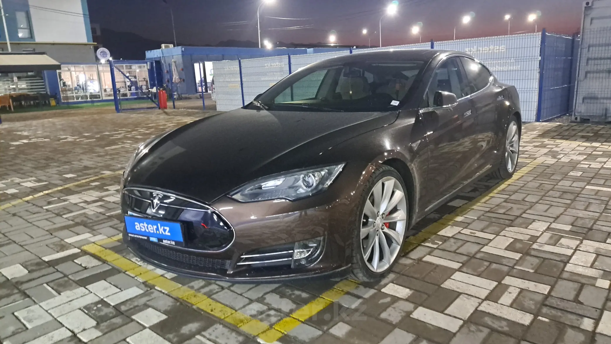 Tesla Model S 2014