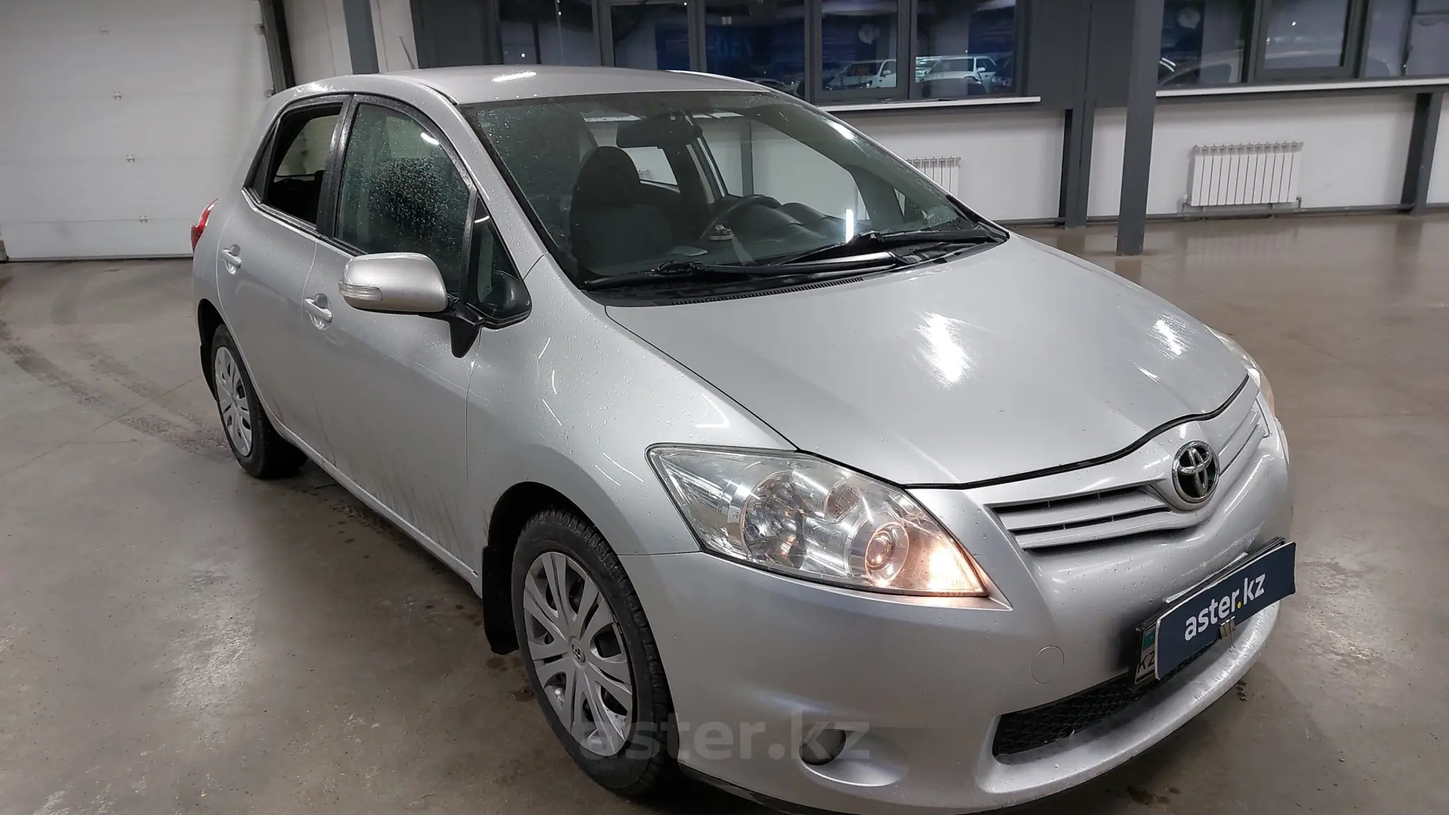 Toyota Auris 2010 универсал