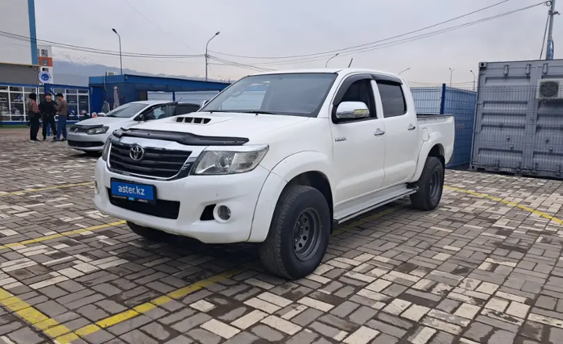 Hilux 2013 год. Тойота Хайлюкс 2013 года. Тойота Хайлюкс 2013 белый.