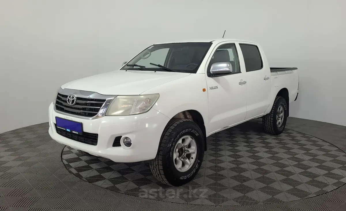 Toyota hilux 2021 white orange. Хайлюкс белый. Тойота хайлюкс на механике. Тойота хайлюкс белая. Тойота хайлюкс на механике.