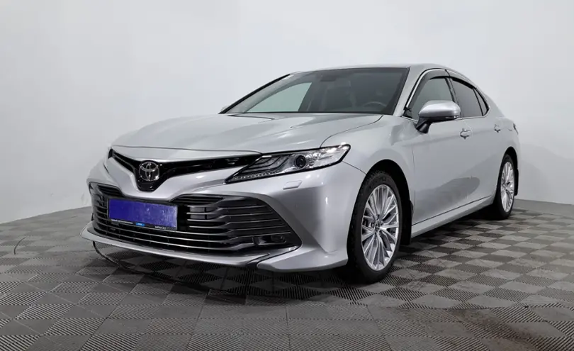 Toyota Camry 2018 года за 15 490 000 тг. в Астана