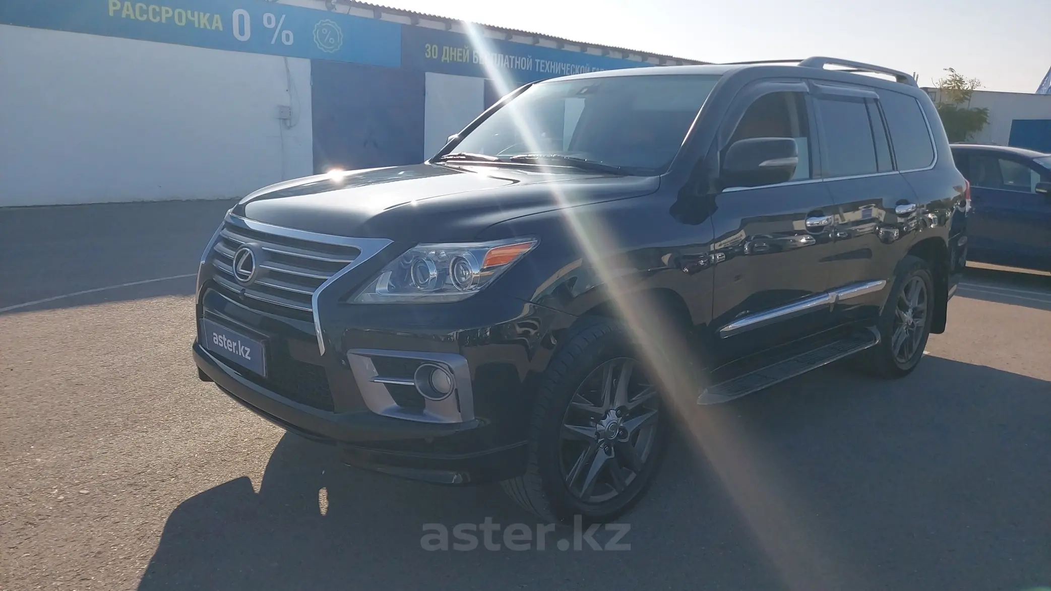 Lexus LX 2011