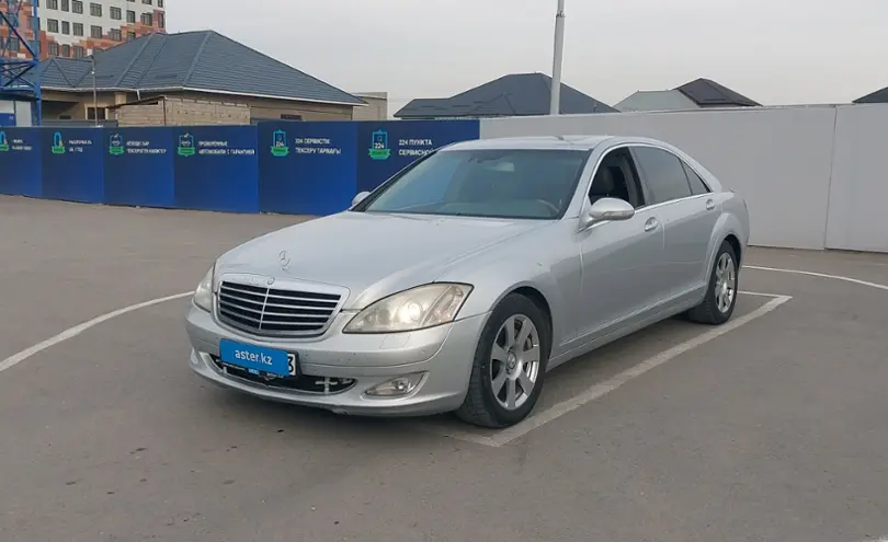 Автомобиль на свадьбу № V3382 в аренду (марка и модель: Mercedes-Benz, W220, кол