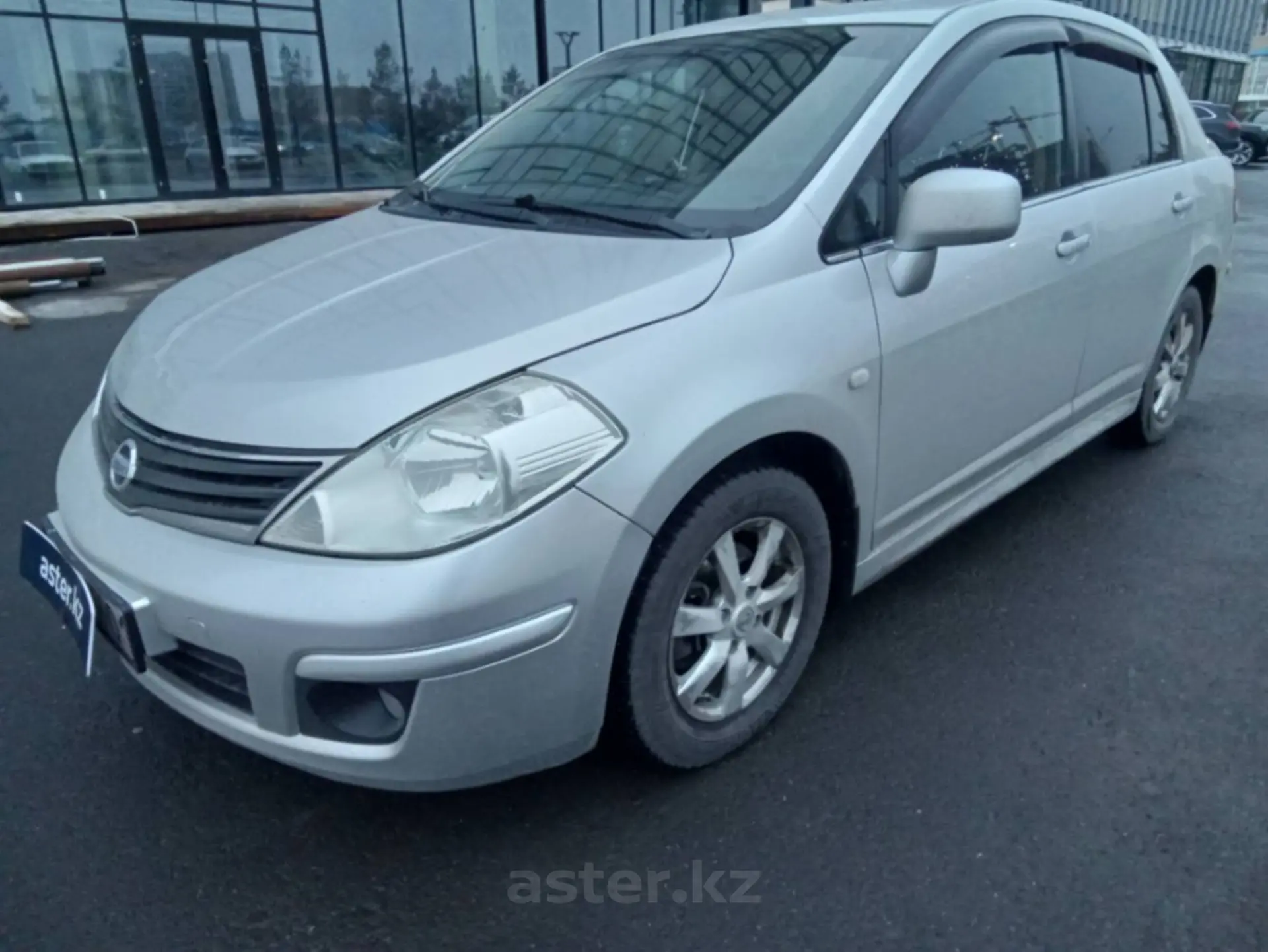 Nissan Tiida 2011