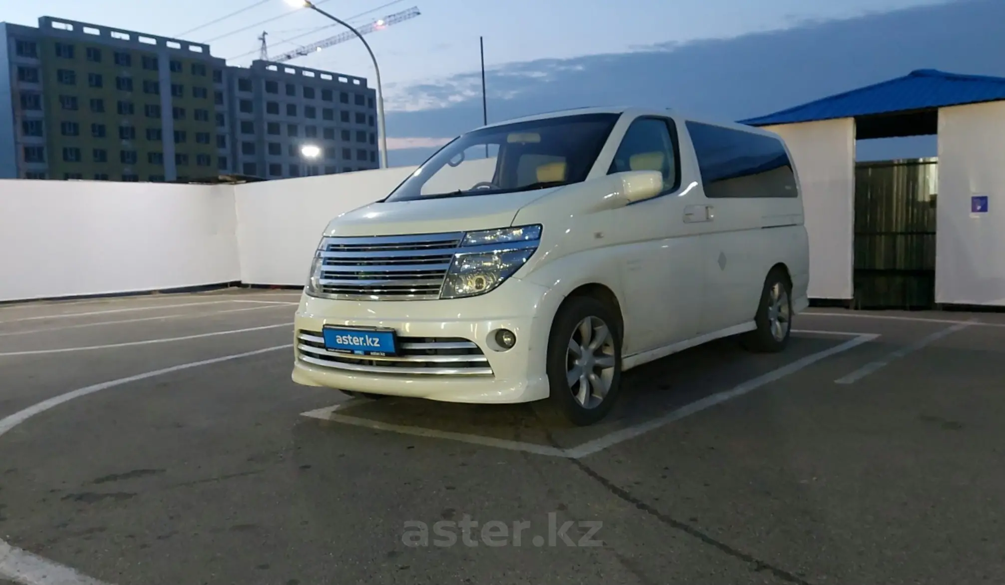 Nissan Elgrand 2003