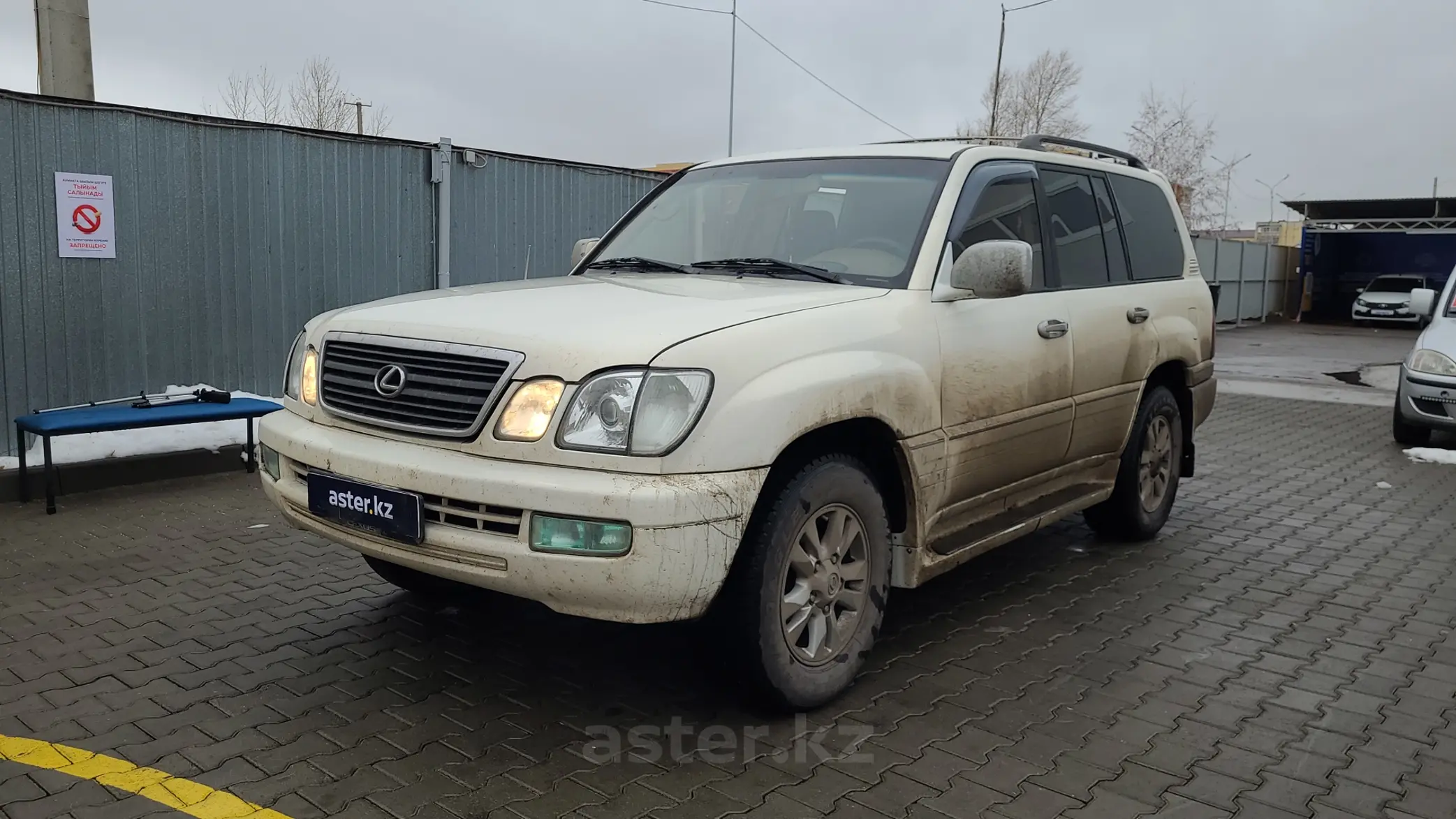 Lexus LX 2000