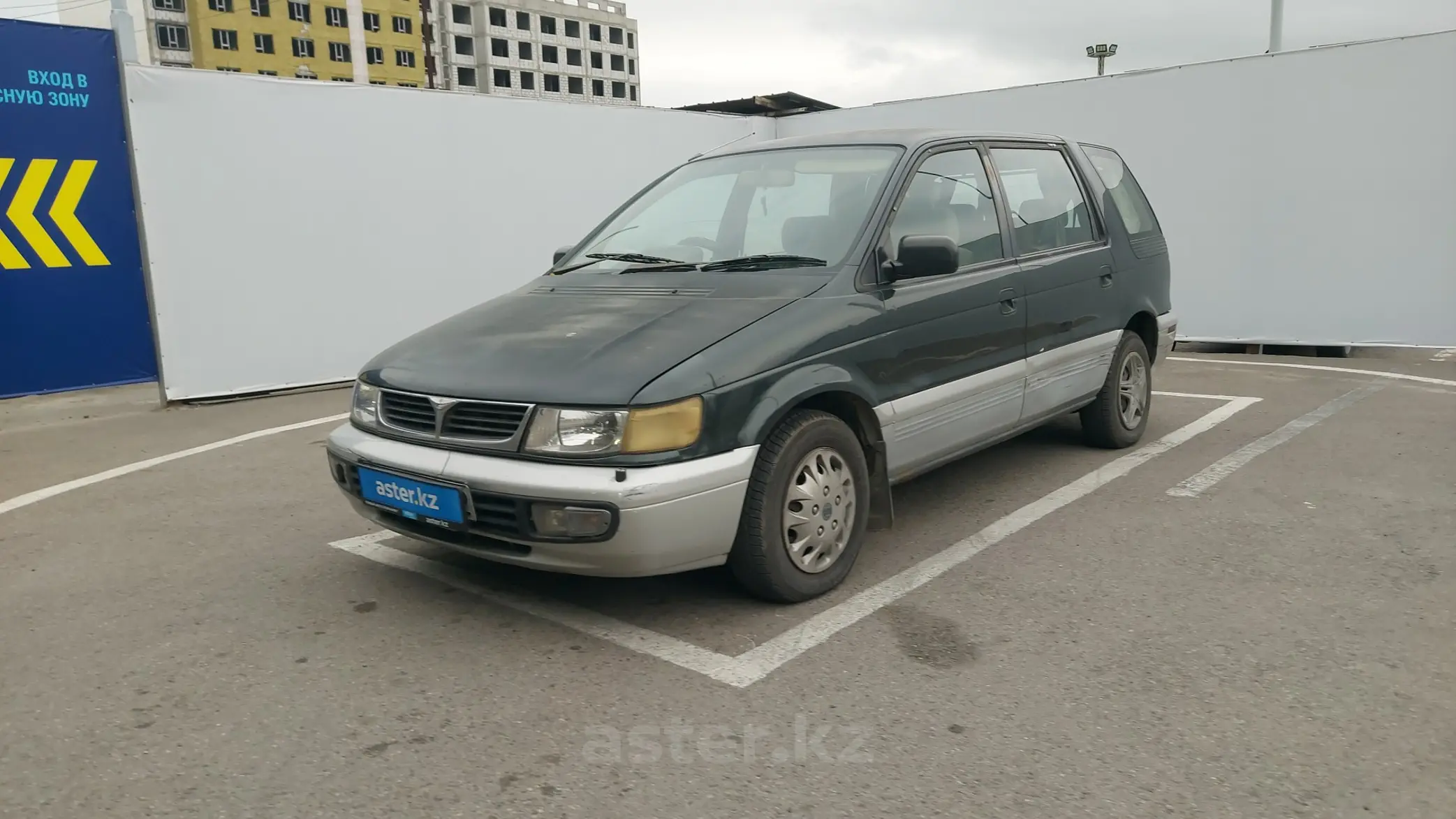 Mitsubishi Chariot 1994