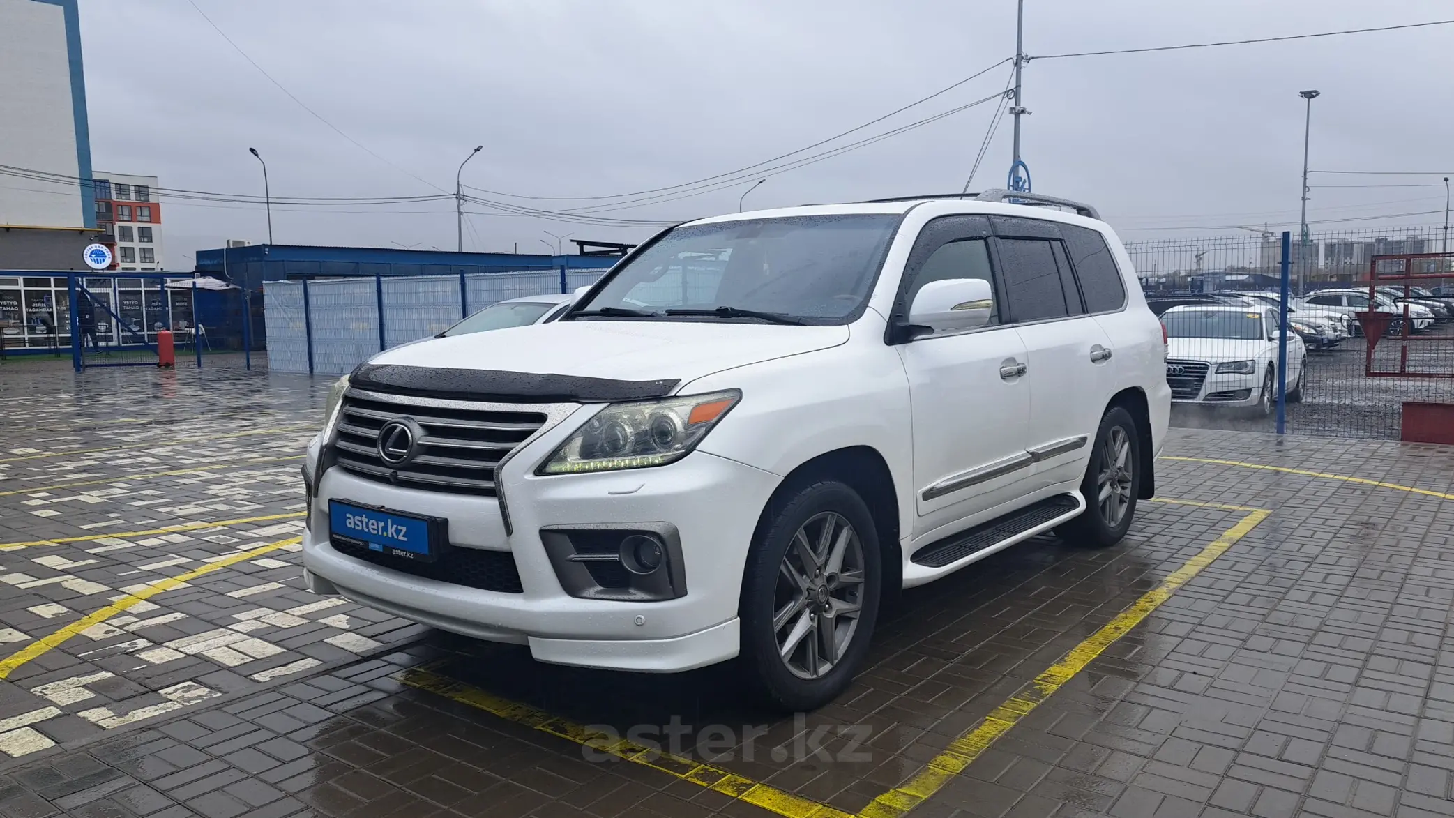 Lexus LX 2012