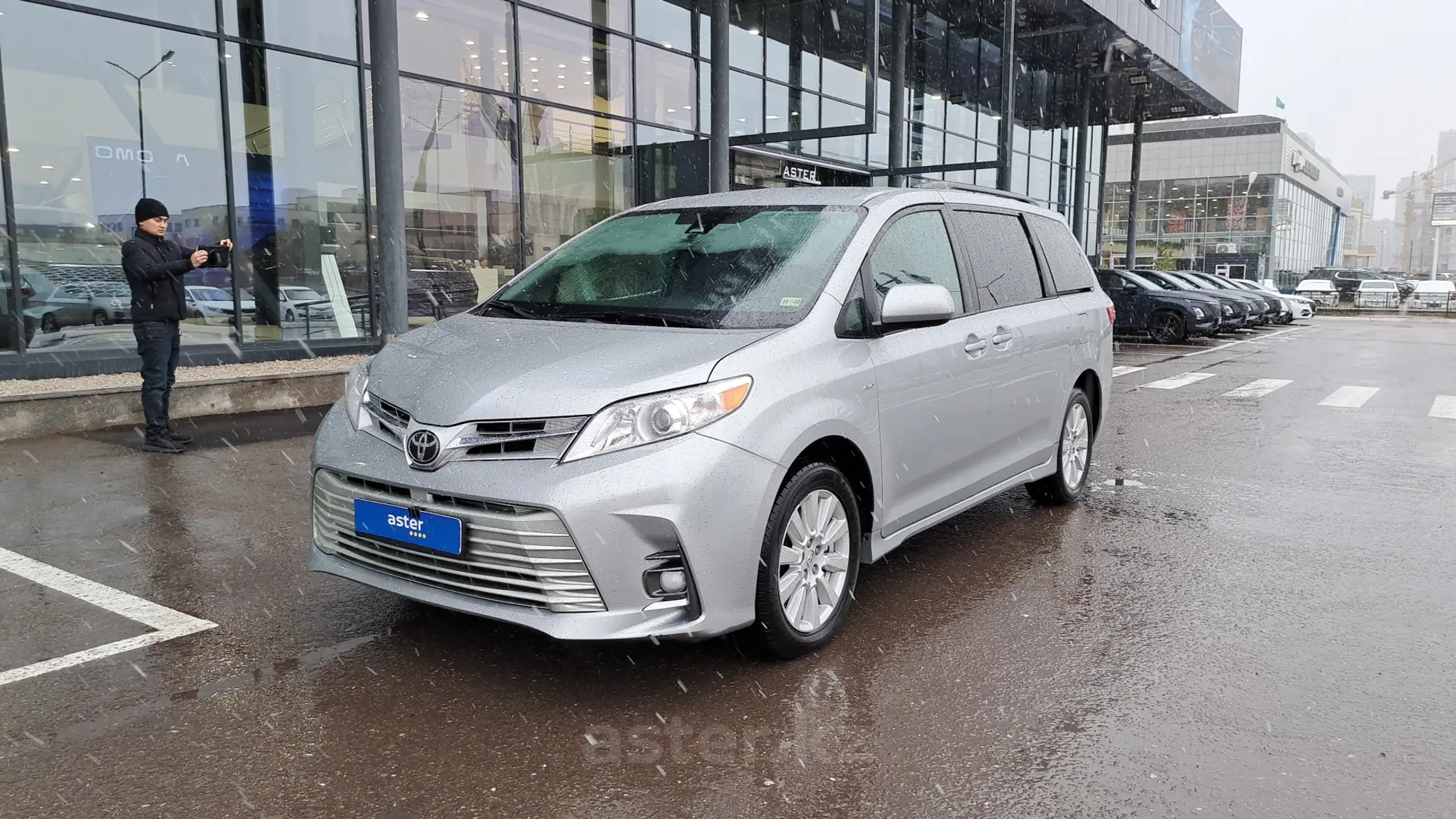 РњРёРЅРёРІСЌРЅ Toyota Sienna 2019