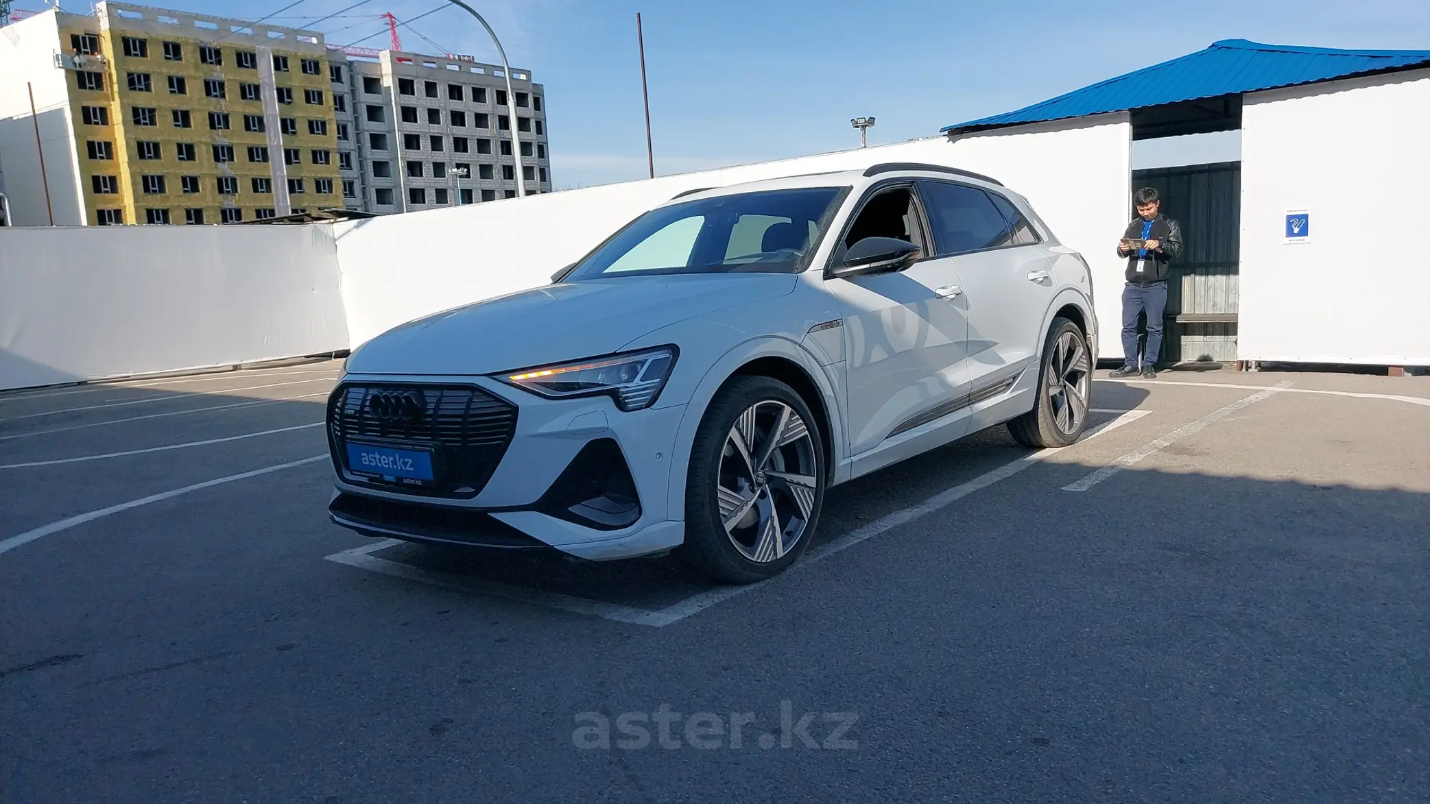 Audi e-tron 2023