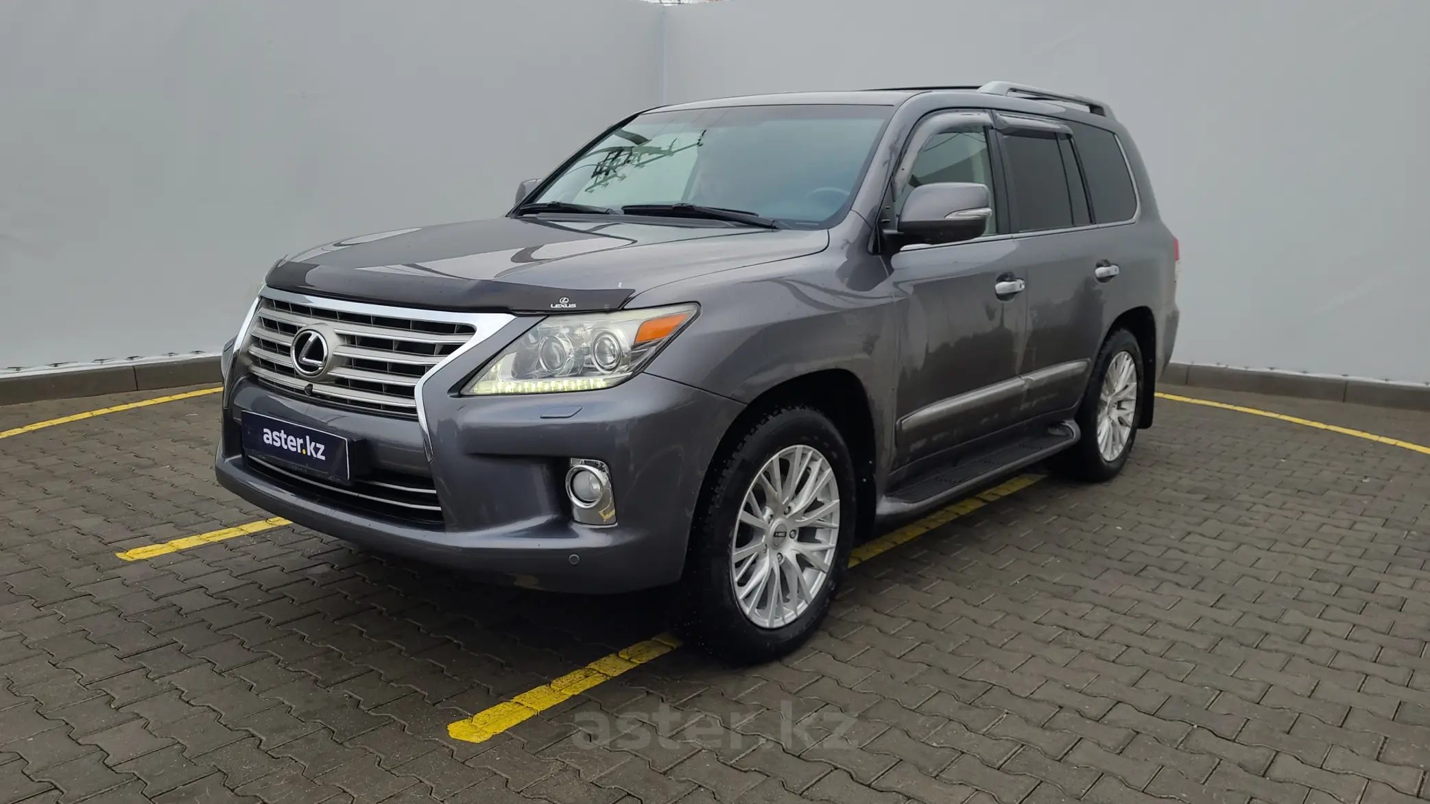 Lexus LX 2013