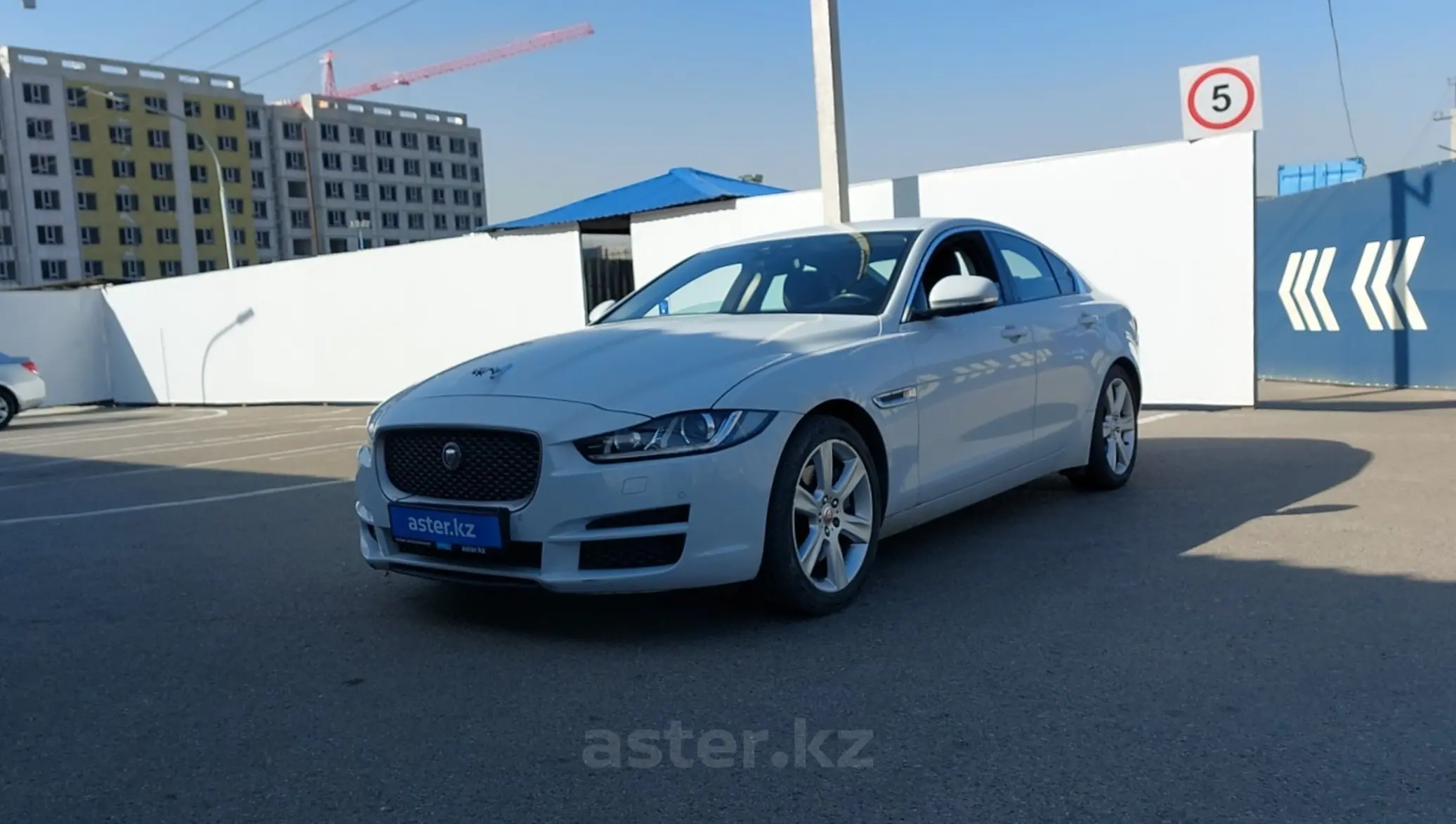 Jaguar XE 2016