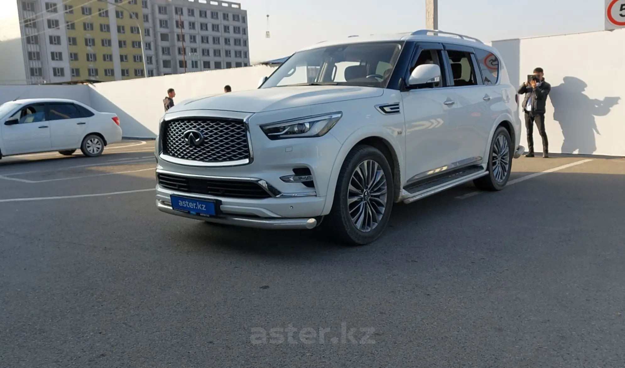 Infiniti QX80 2019