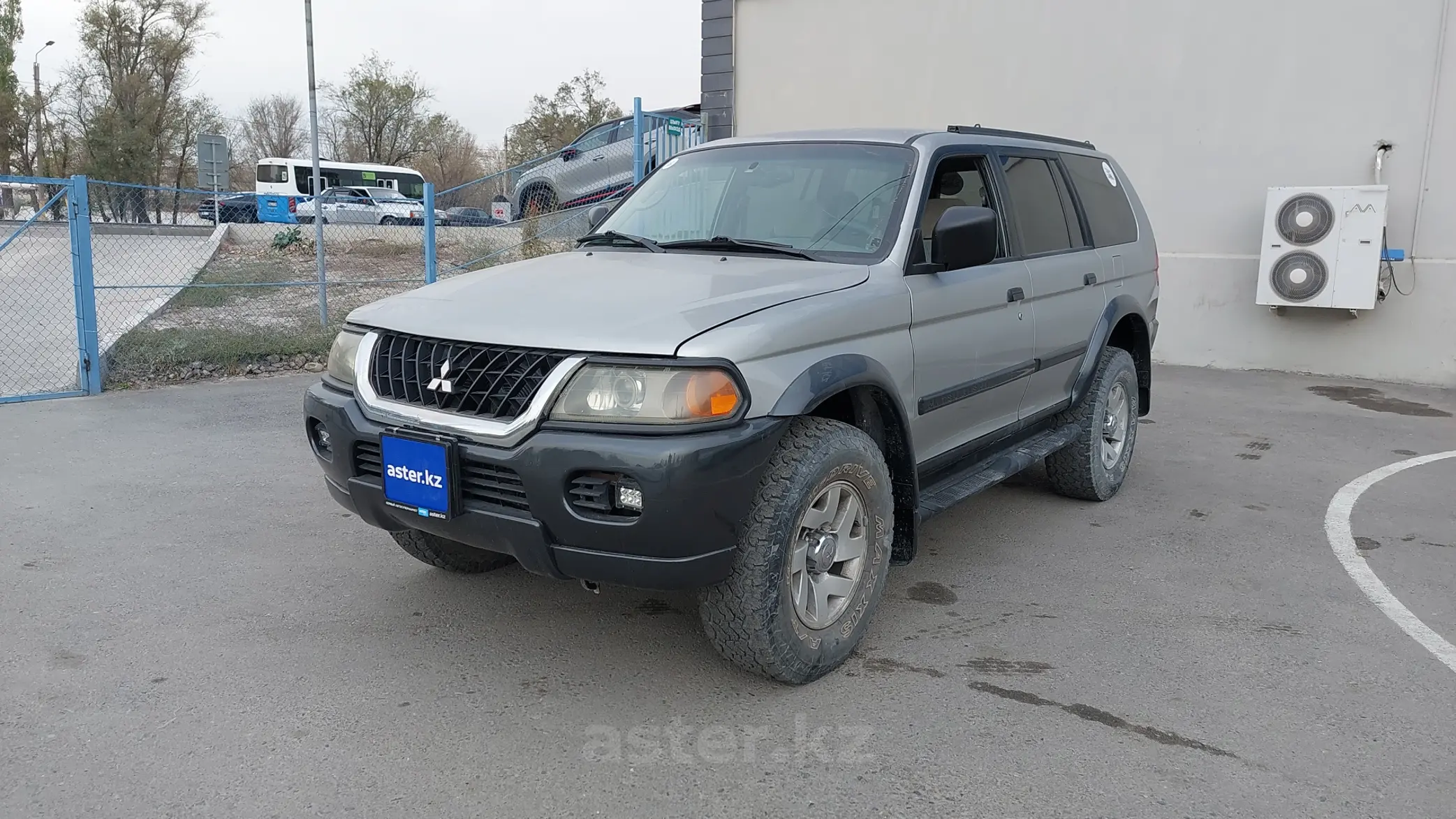 Mitsubishi Montero Sport 2000