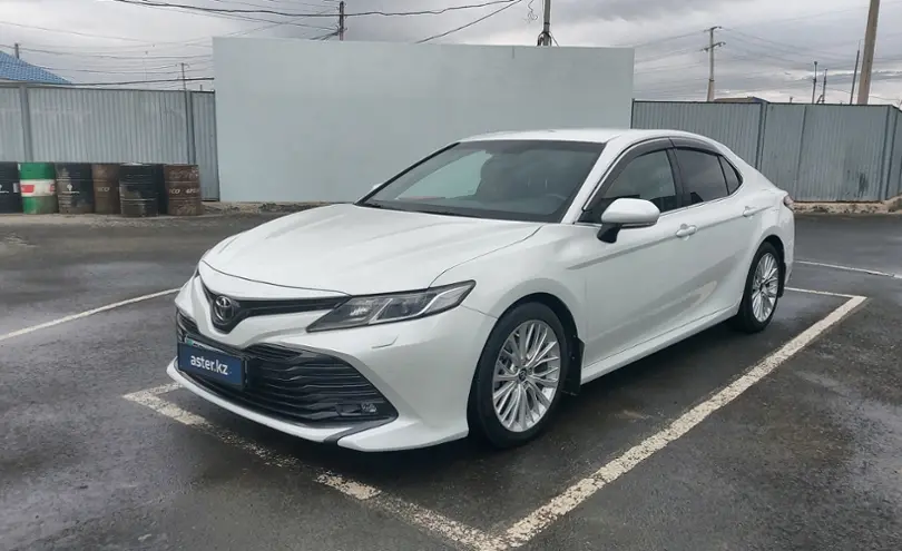 Toyota Camry 2020 года за 17 000 000 тг. в Атырау