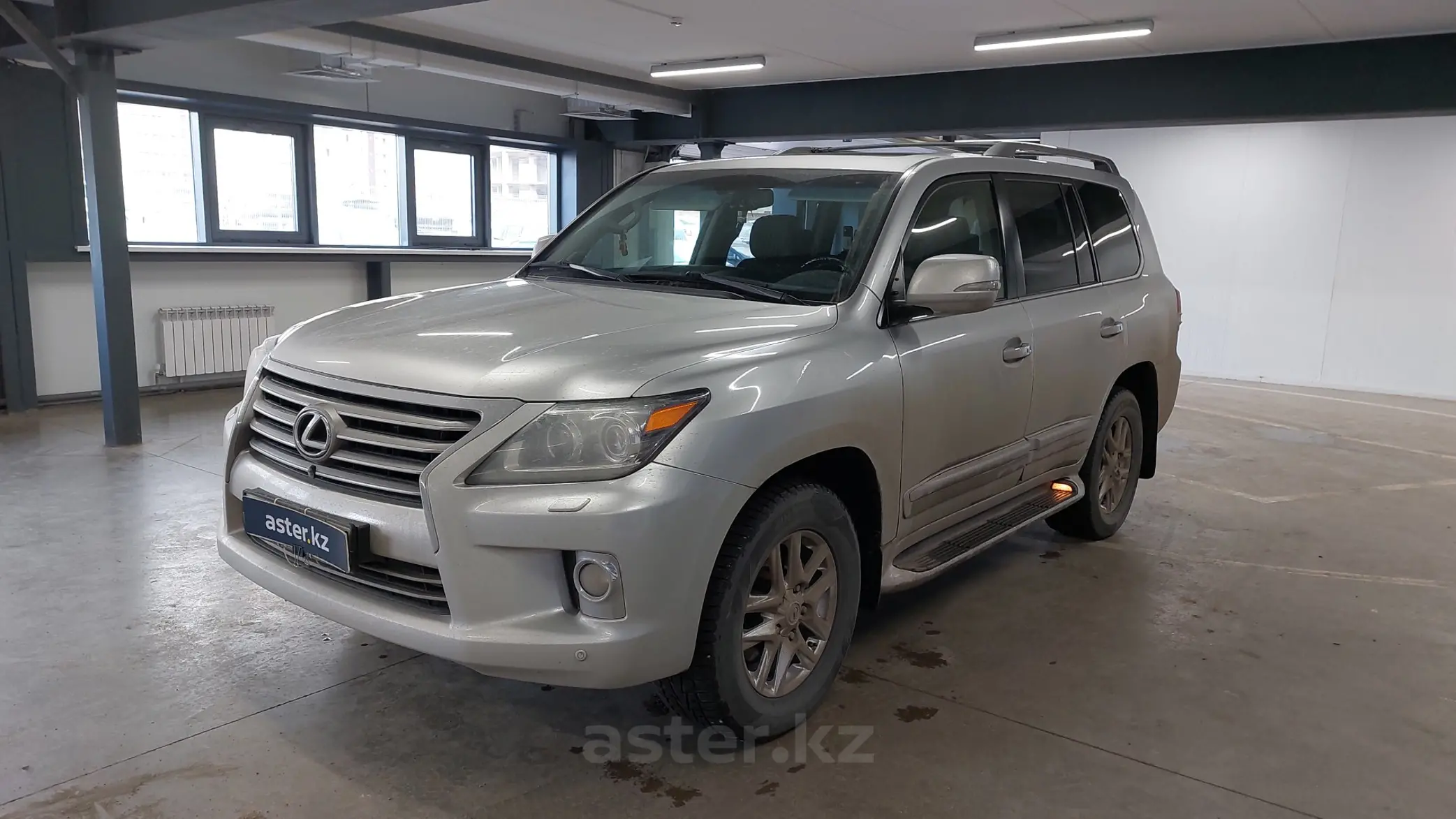 Lexus LX 2012