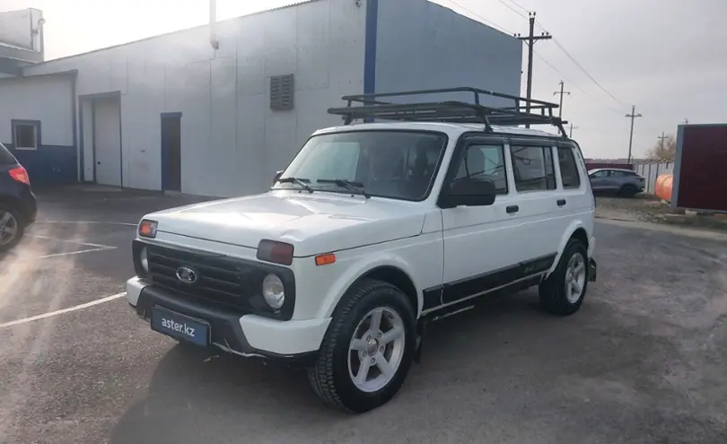 Lada 4x4 2131 белая