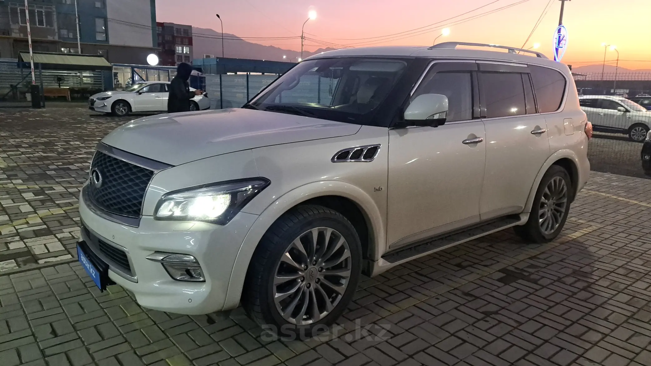 Infiniti QX80 2016