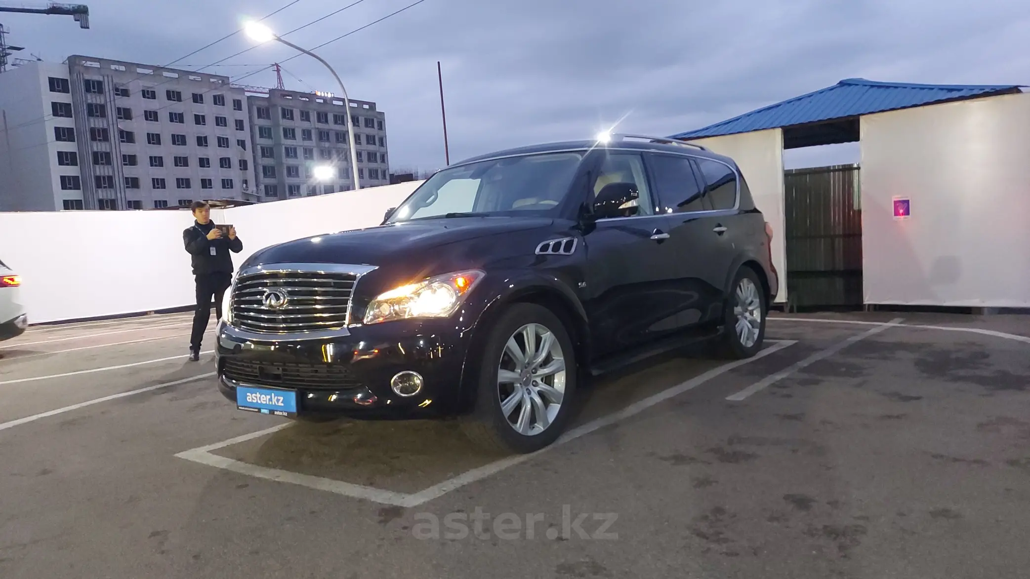 Infiniti QX80 2014