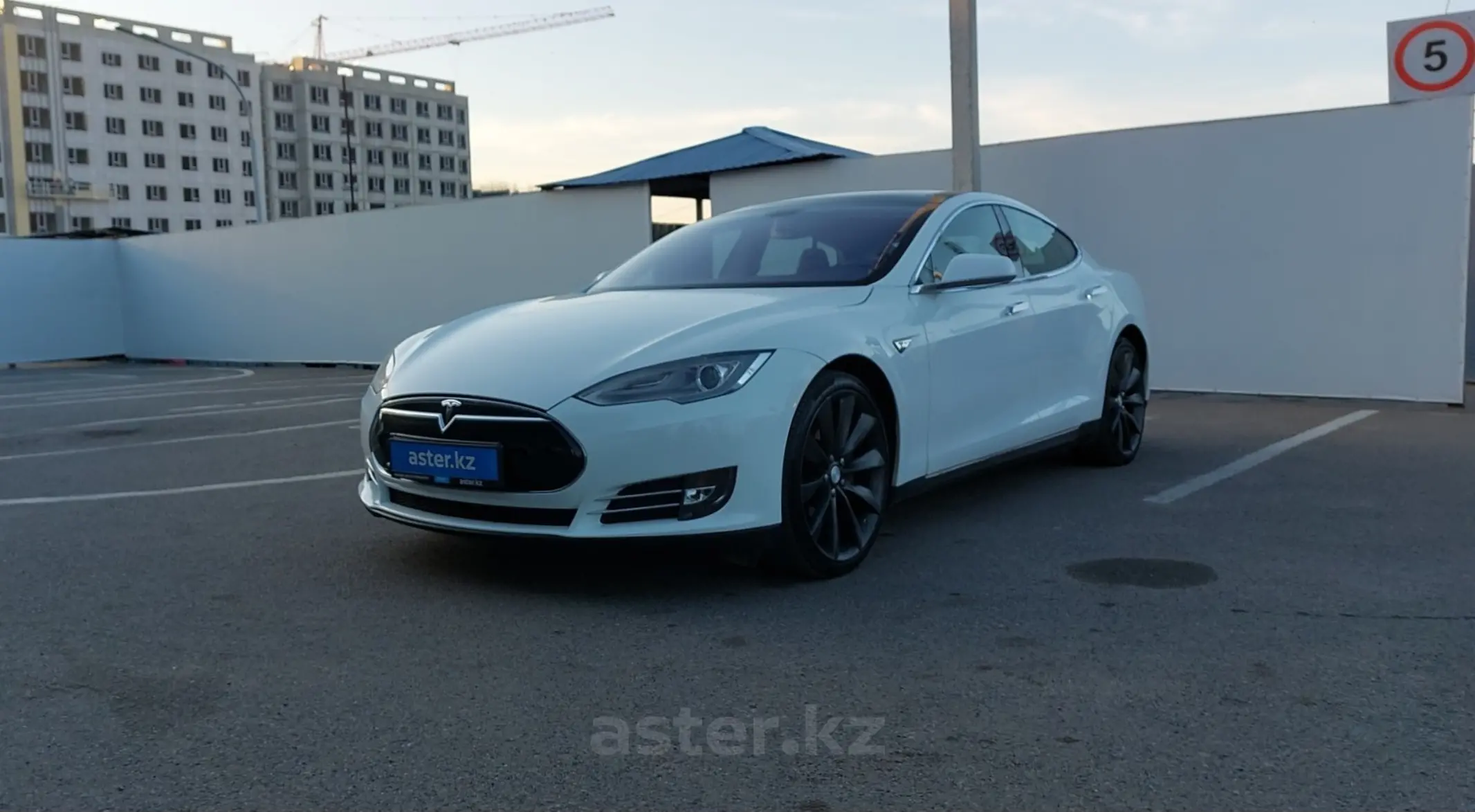 Tesla Model S 2013