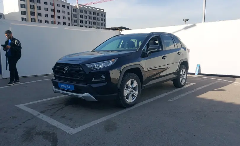 Toyota RAV4 2021 года за 17 250 000 тг. в Алматы