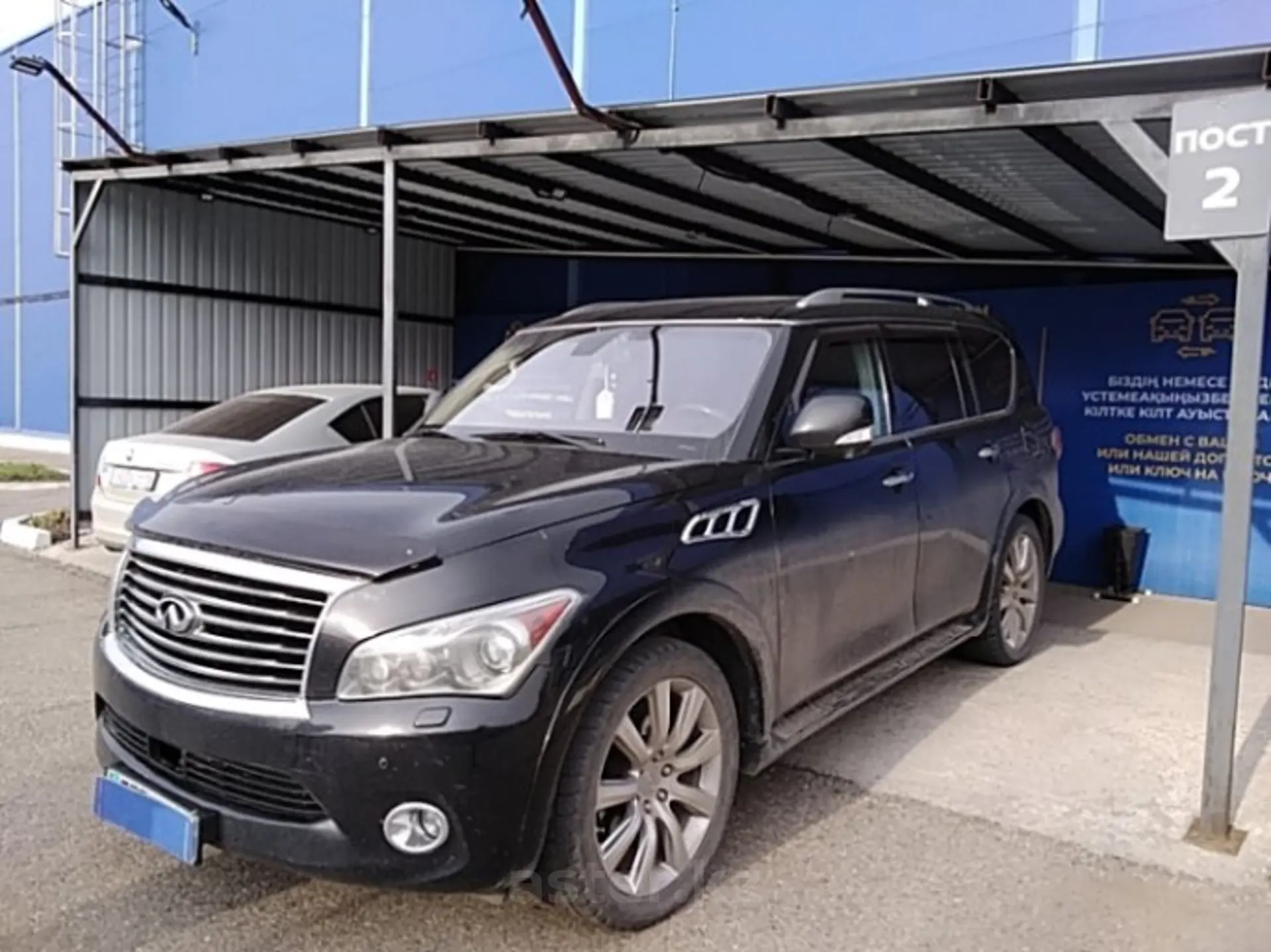 Infiniti QX56 2011