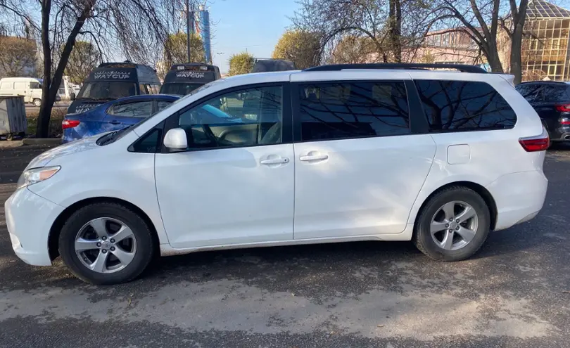 Toyota Sienna 2015 года за 13 000 000 тг. в Алматы