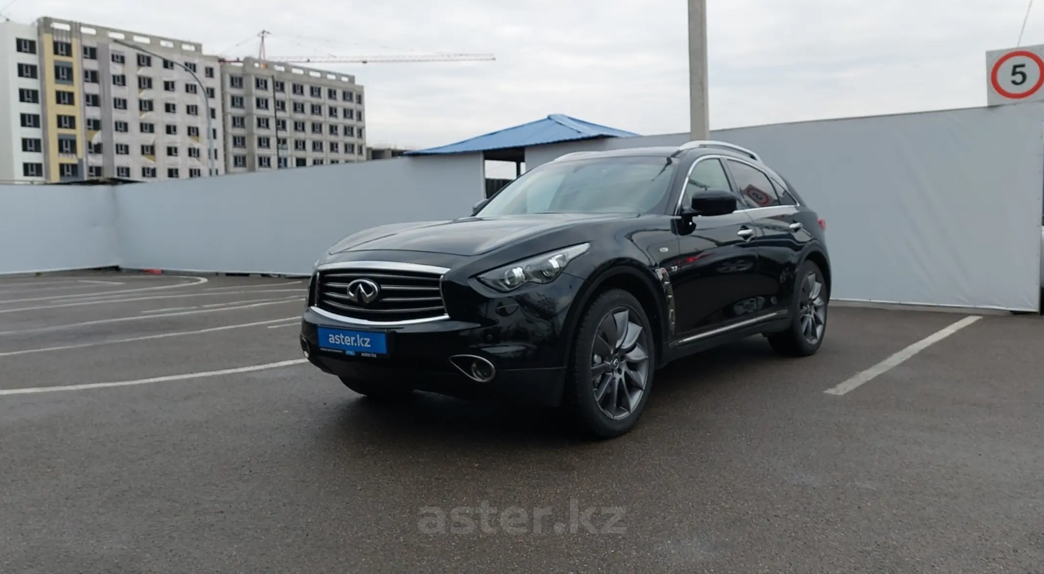 Infiniti QX70 2014