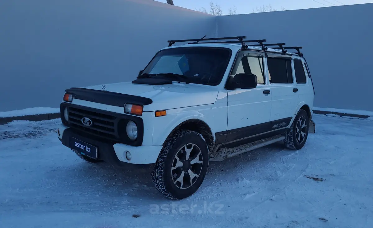 Lada 4x4 2131 белая