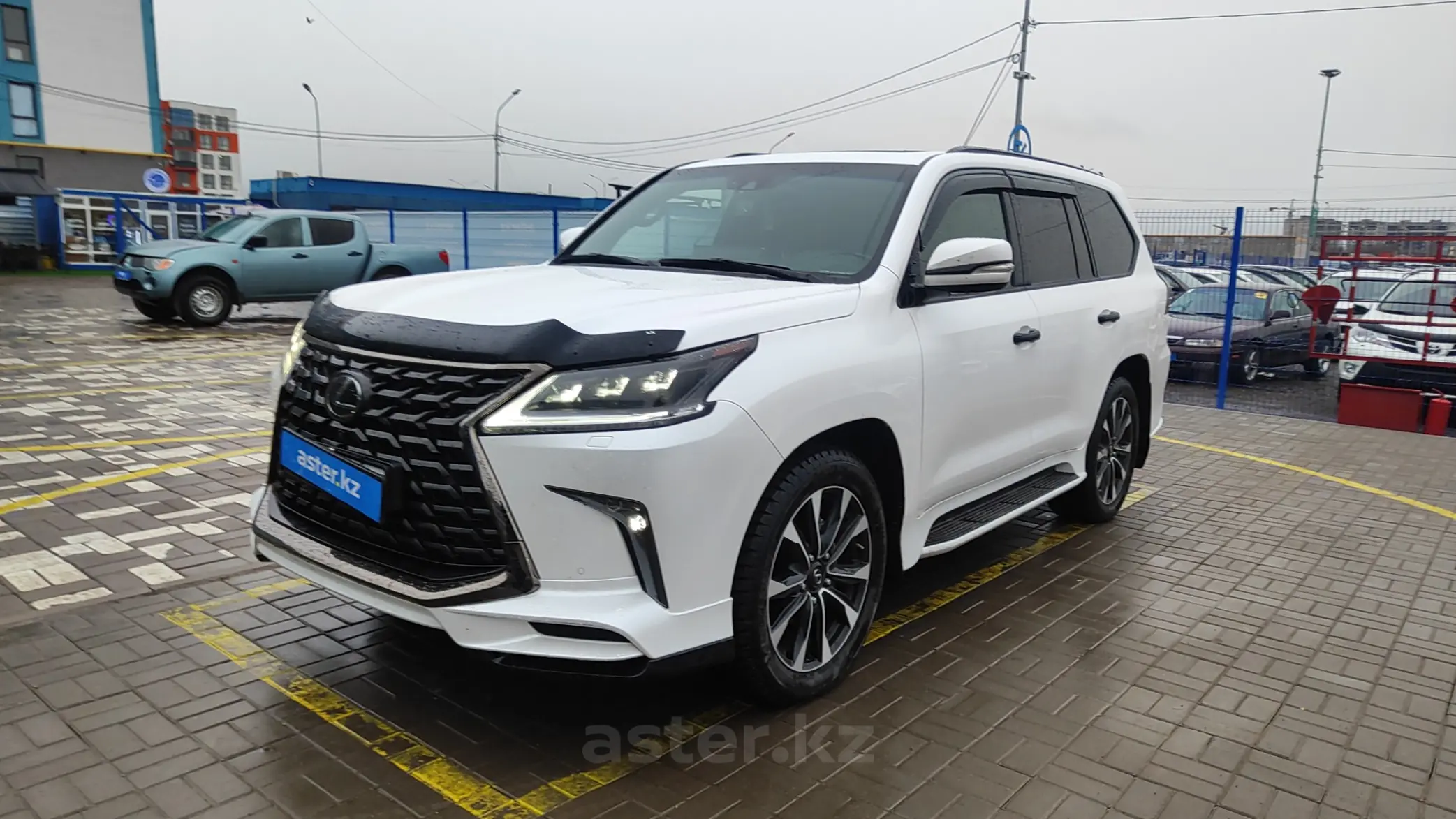 Lexus LX 2021